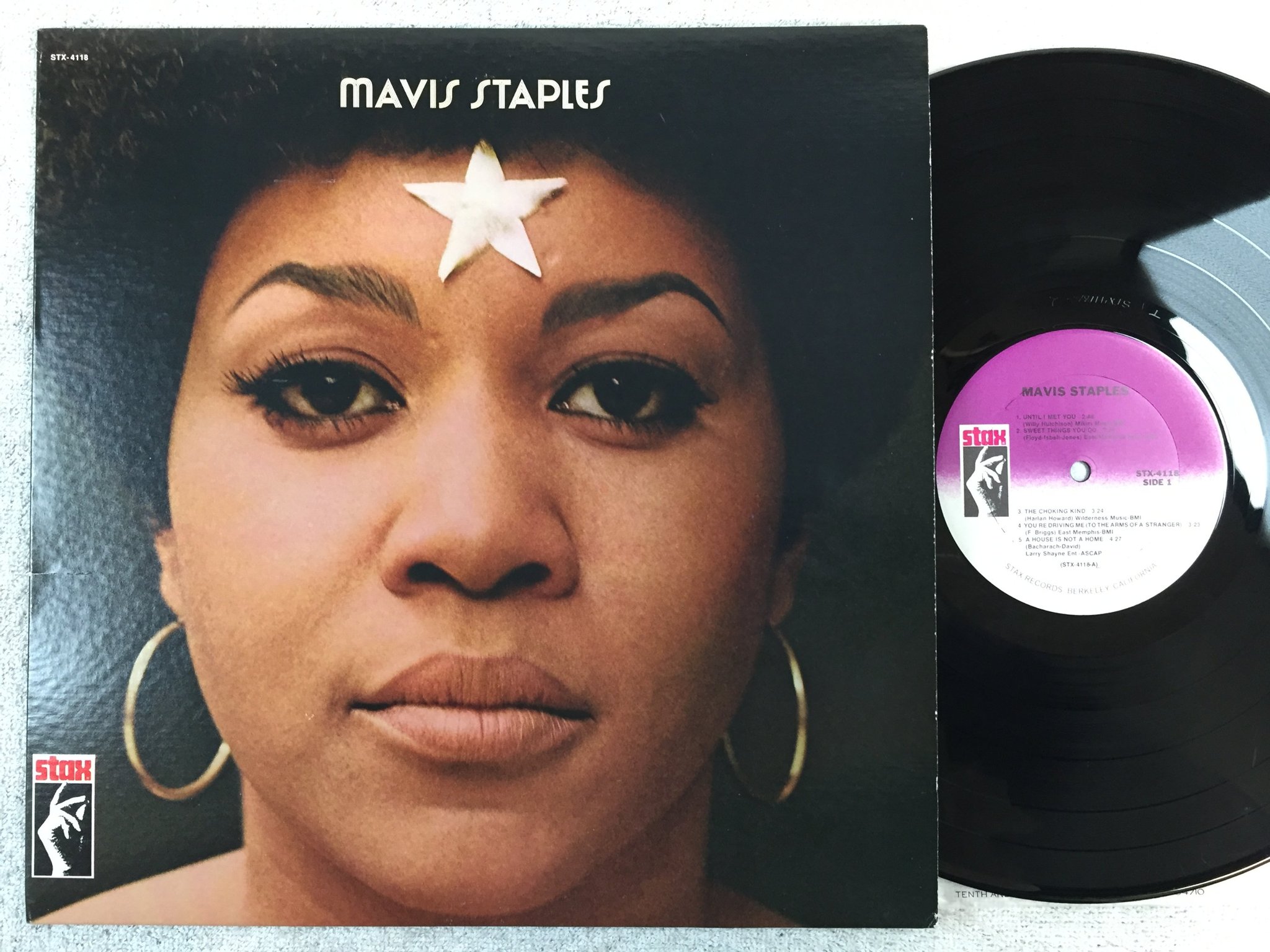 Omslagsbild för skivan MAVIS STAPLES s/t LP re US STAX STX-4118