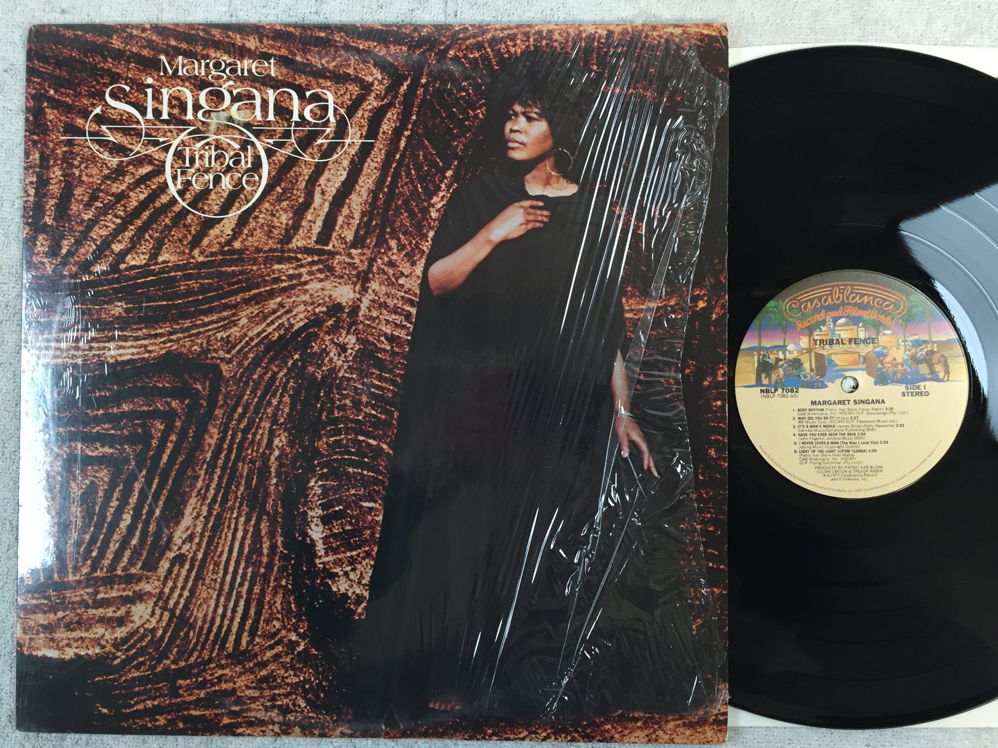 Omslagsbild för skivan MARGARET SINGANA tribal fence LP -77 US CASABLANCA NBLP 7082