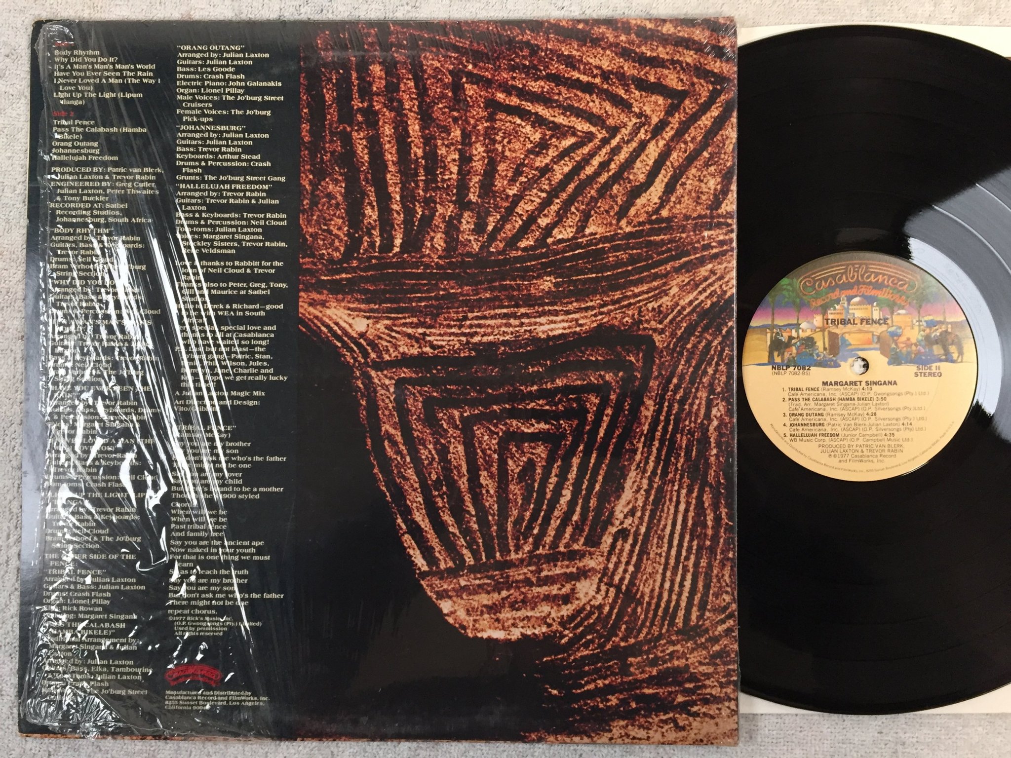 Omslagsbild för skivan MARGARET SINGANA tribal fence LP -77 US CASABLANCA NBLP 7082