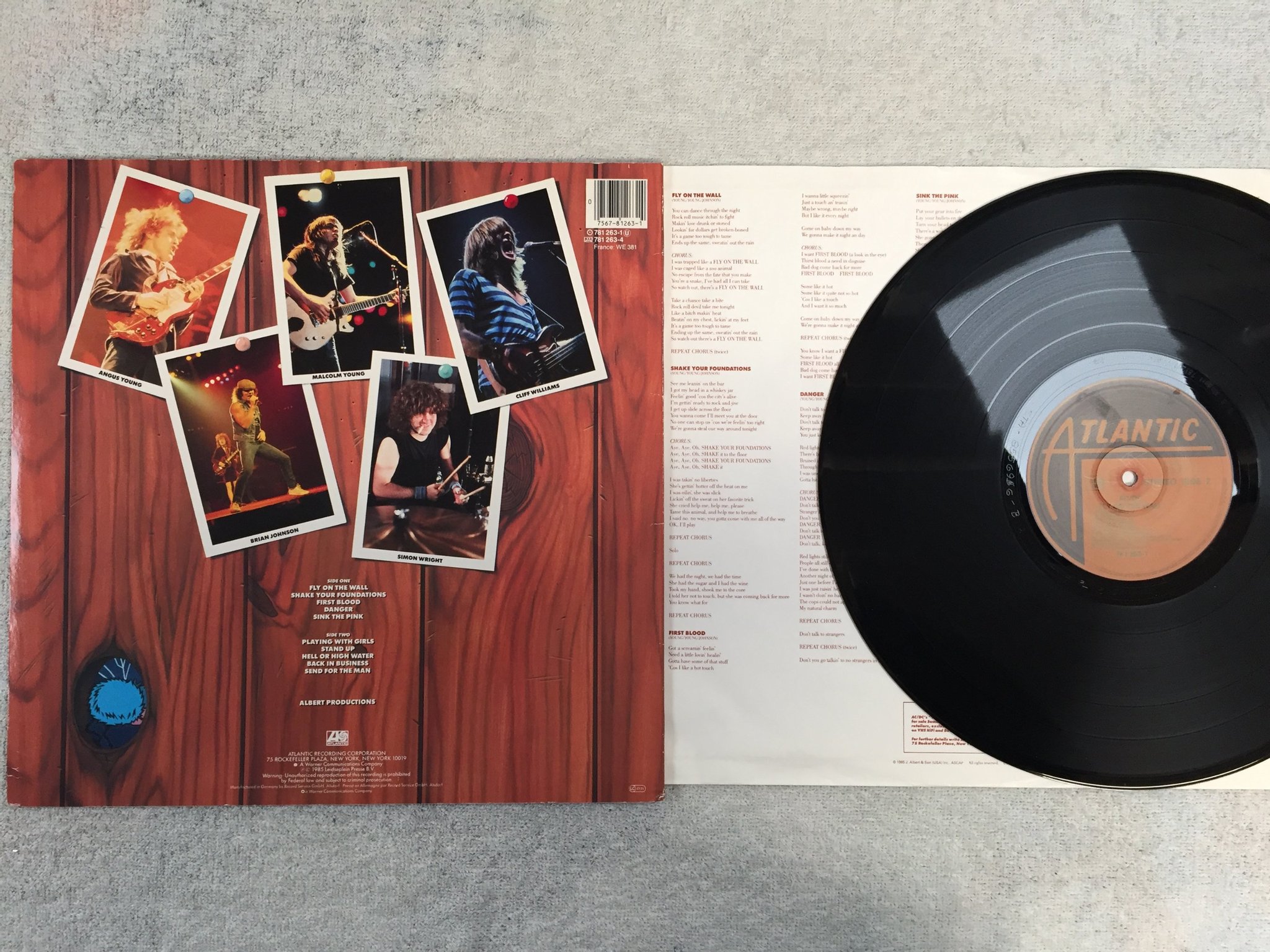 Omslagsbild för skivan AC/DC fly on the wall LP -85 Ger ATLANTIC 781 263-1