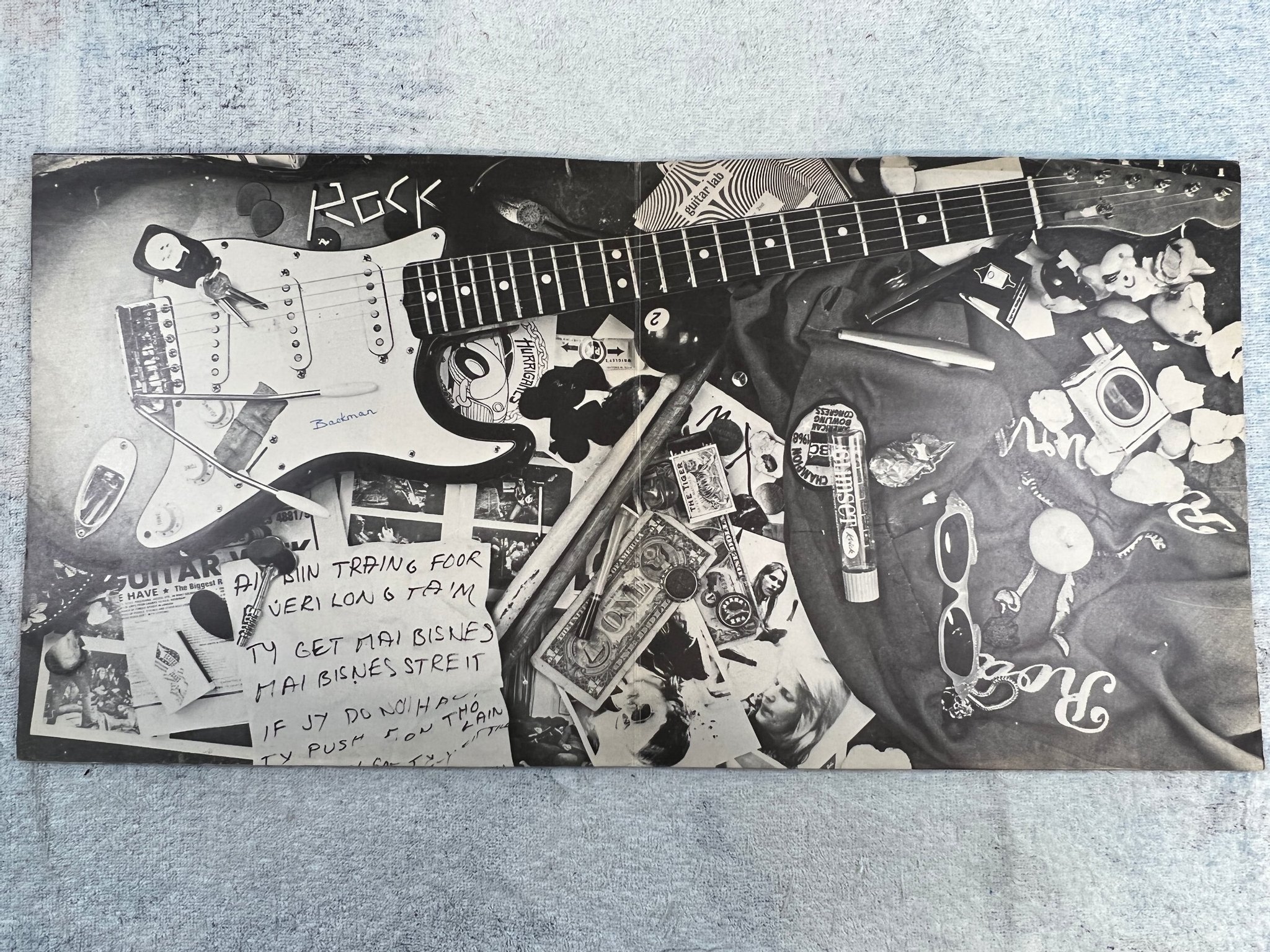 Omslagsbild för skivan HURRIGANES roadrunner LP -74 Finland LOVE LRLP 117 MISPRINT MEGA RARE !!!!