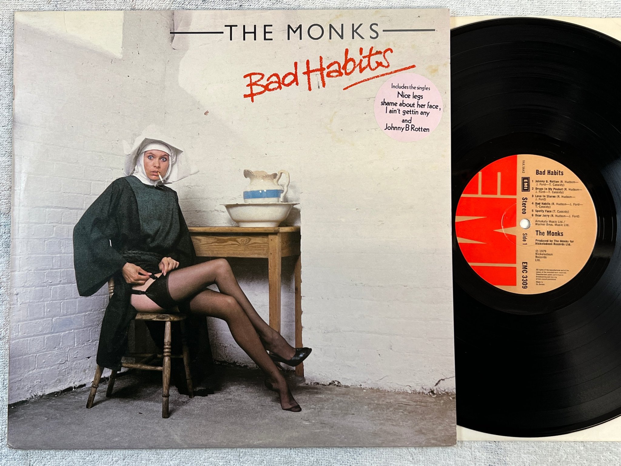 Omslagsbild för skivan THE MONKS bad habits LP -79 UK EMI EMC 3309
