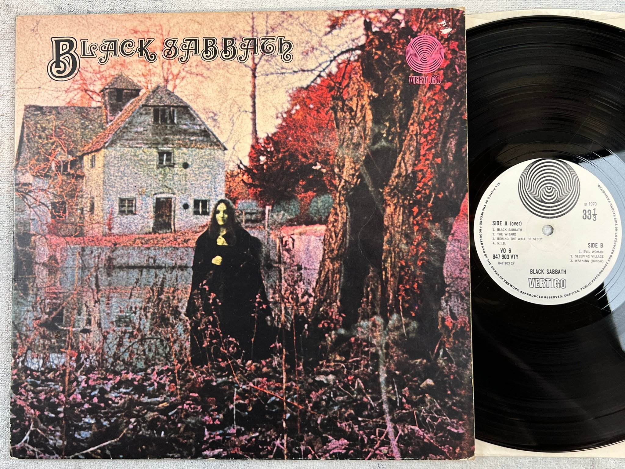 Omslagsbild för skivan BLACK SABBATH s/t LP -70 UK VERTIGO 847 903 VTY 