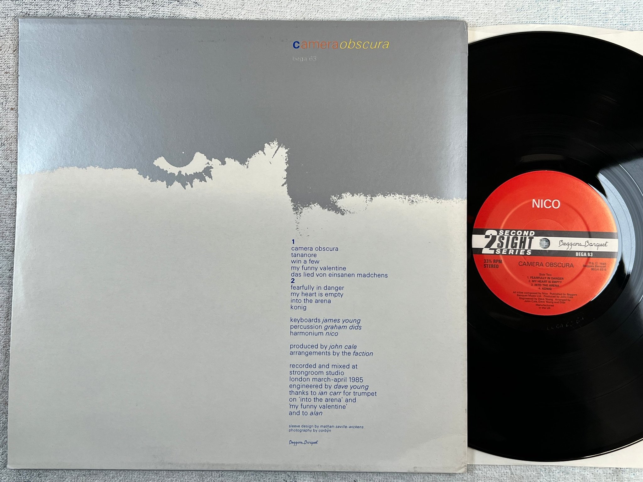 Omslagsbild för skivan NICO camera obscura LP -85 BEGGARS BANQUET BEGA 63