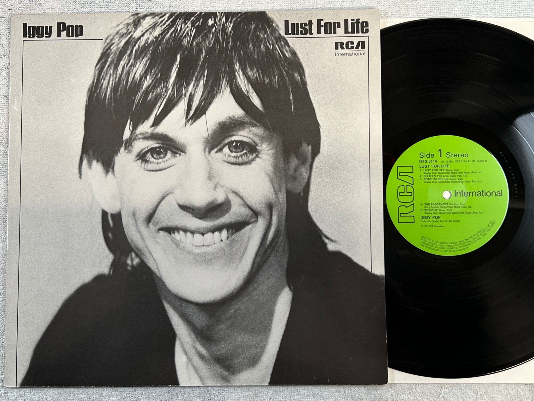 Omslagsbild för skivan IGGY POP lust for life LP -77 UK RCA INTERNATIONAL INTS 5114