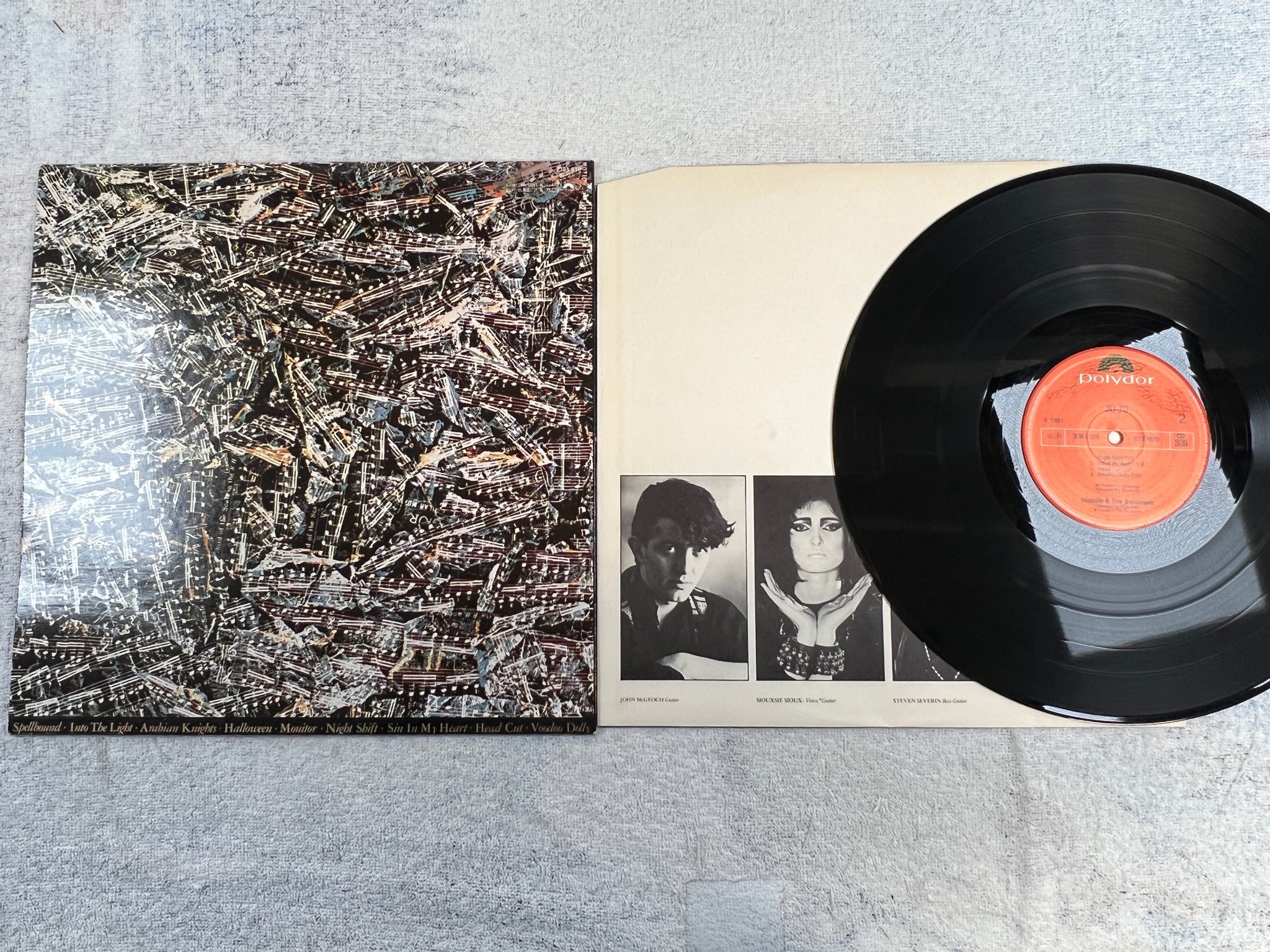 Omslagsbild för skivan SIOUSXIE & THE BANSHEES ju-ju LP -81 ncb POLYDOR 2383610