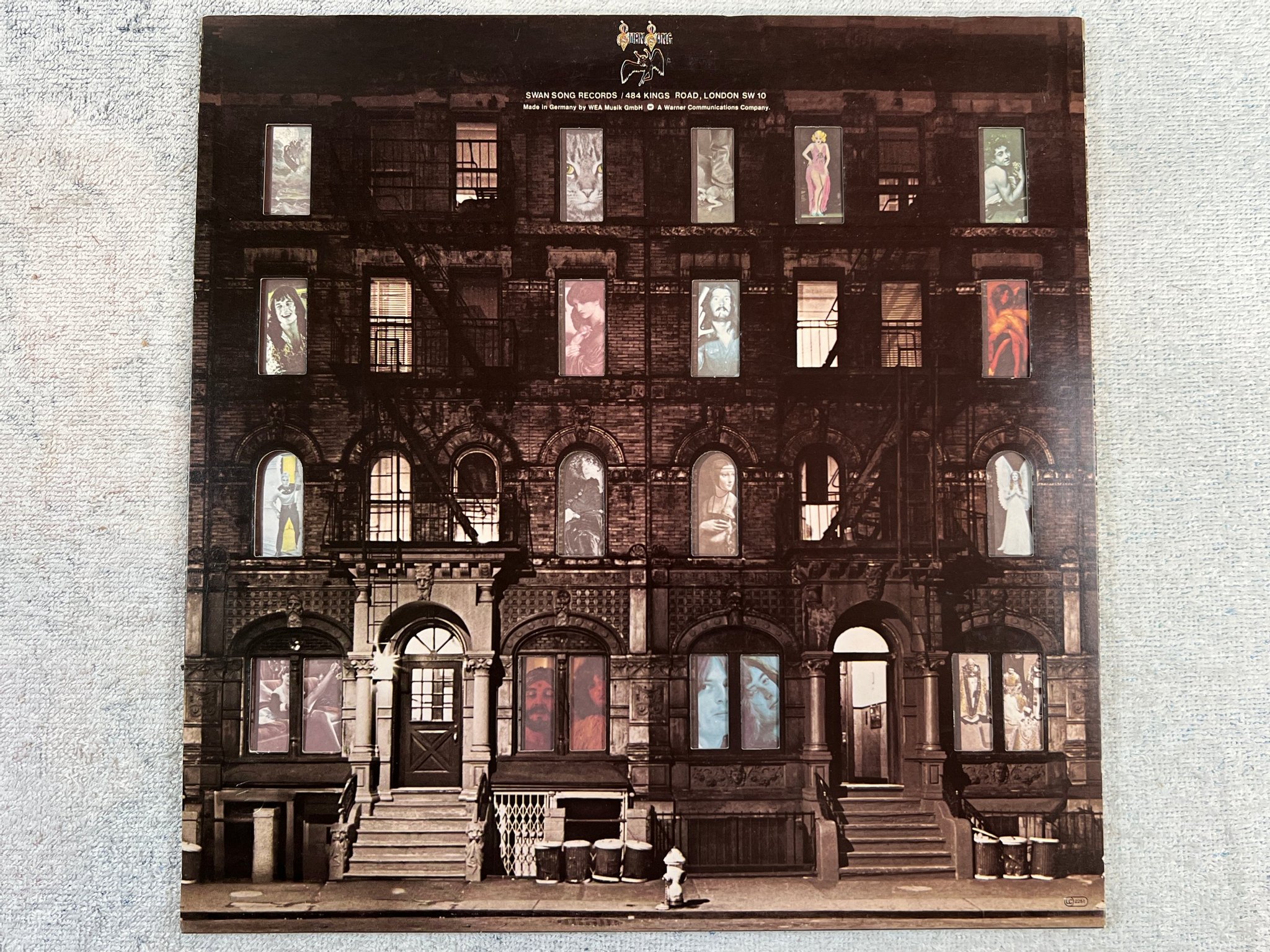 Omslagsbild för skivan LED ZEPPELIN physical graffiti 2xLP Ger SWAN SONG K 89400