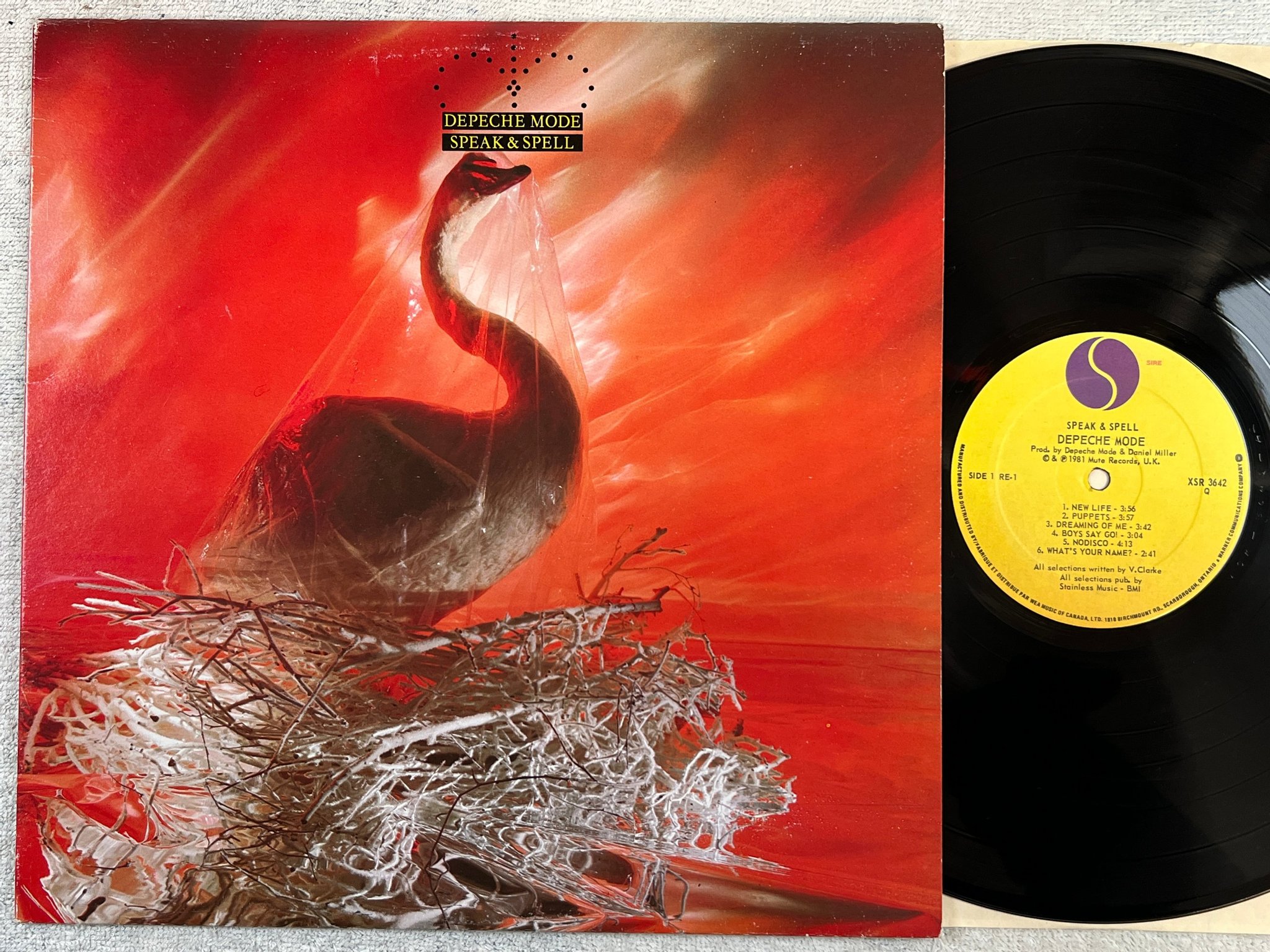 Omslagsbild för skivan DEPECHE MODE speak & spell LP CAN SIRE XSR 3642