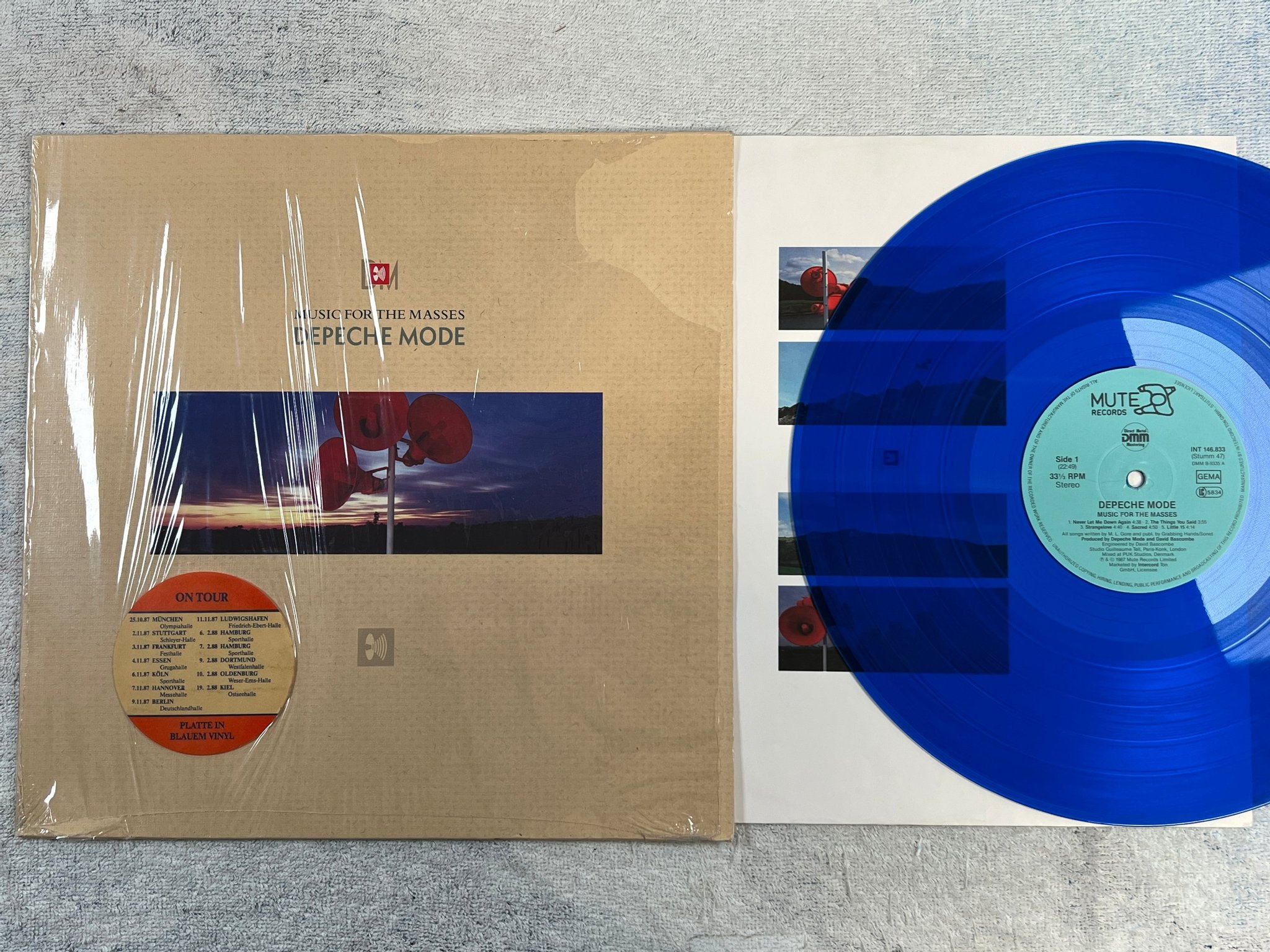 Omslagsbild för skivan DEPECHE MODE Music For The Masses LP -87 Ger MUTE INT 146833 blue vinyl