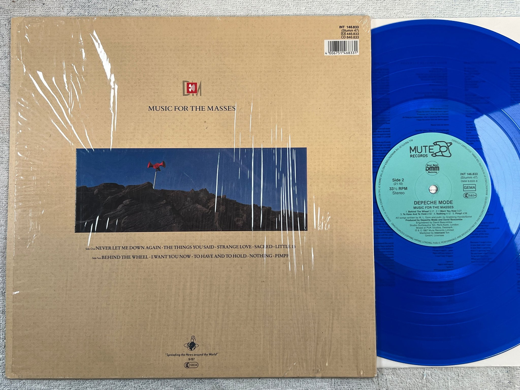 Omslagsbild för skivan DEPECHE MODE Music For The Masses LP -87 Ger MUTE INT 146833 blue vinyl