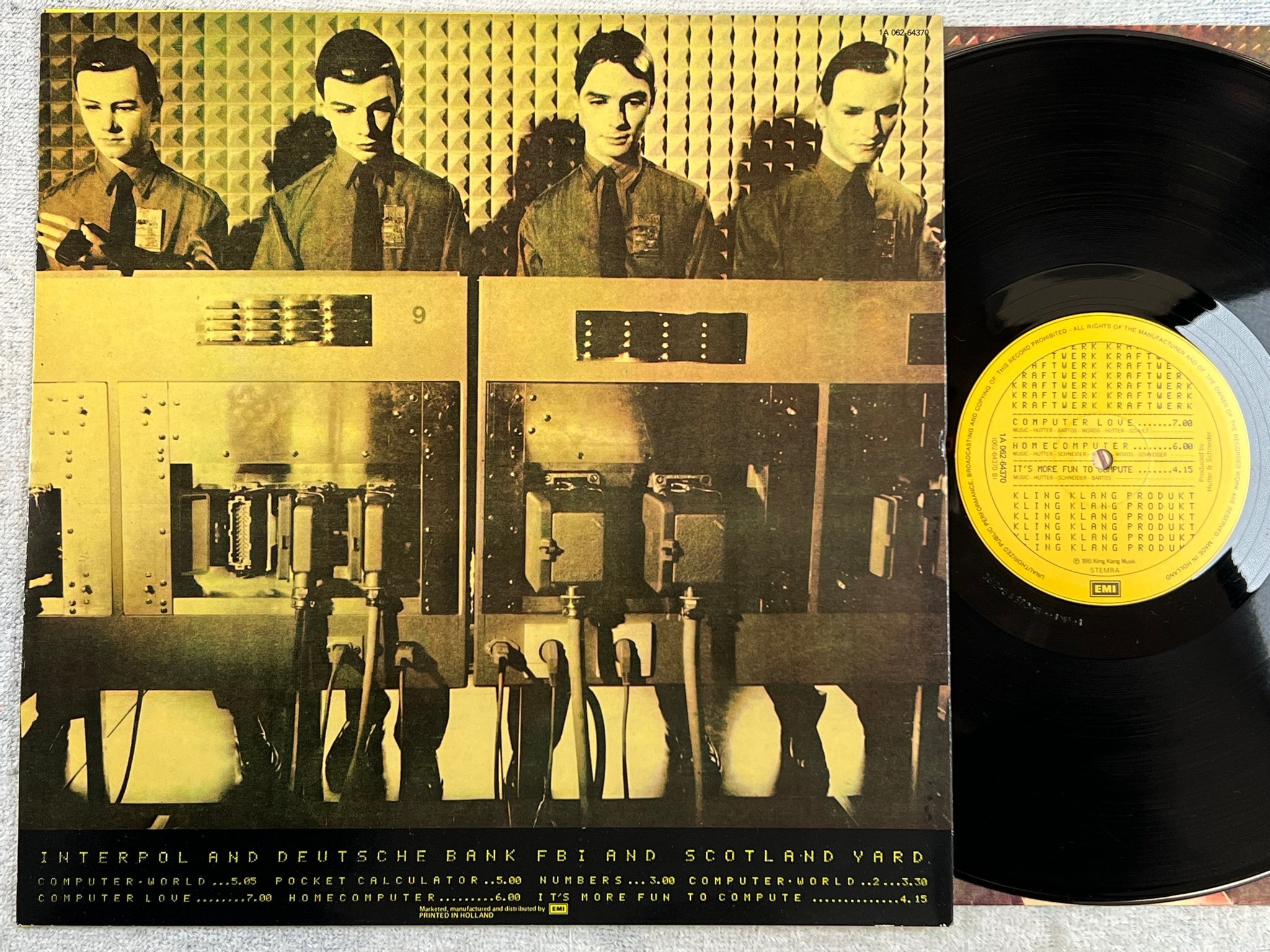 Omslagsbild för skivan KRAFTWERK computerworld LP -81 Hol EMI 1A 062-64370