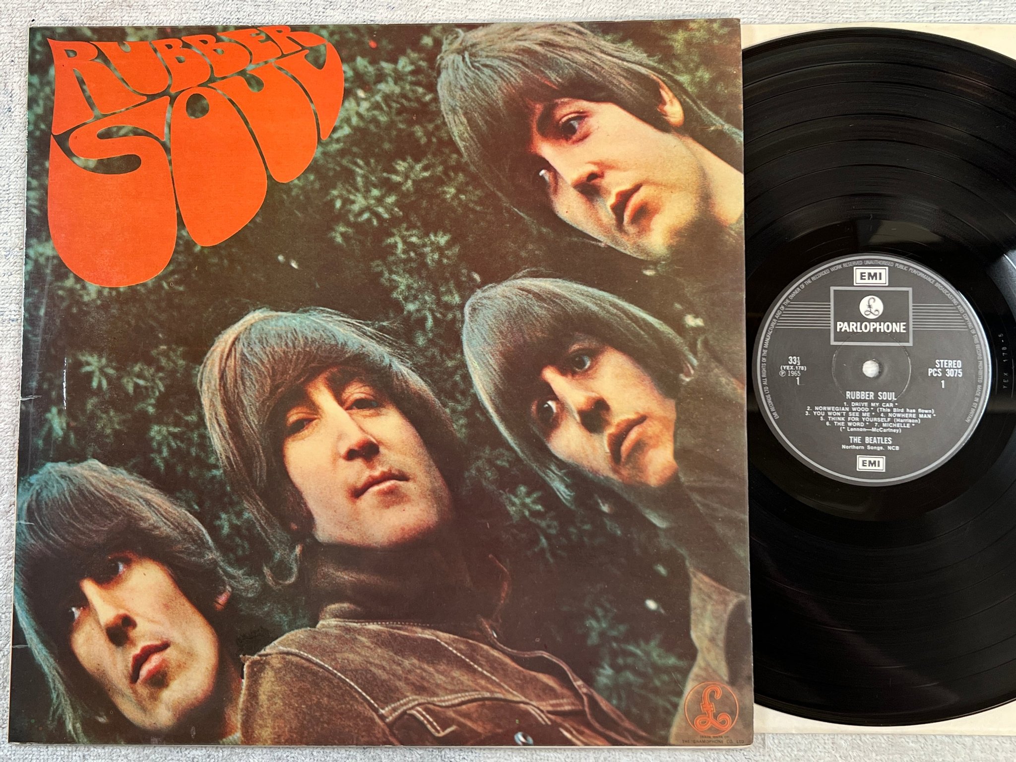 Omslagsbild för skivan THE BEATLES rubber soul LP re PARLOPHONE / EMI PCS 3075