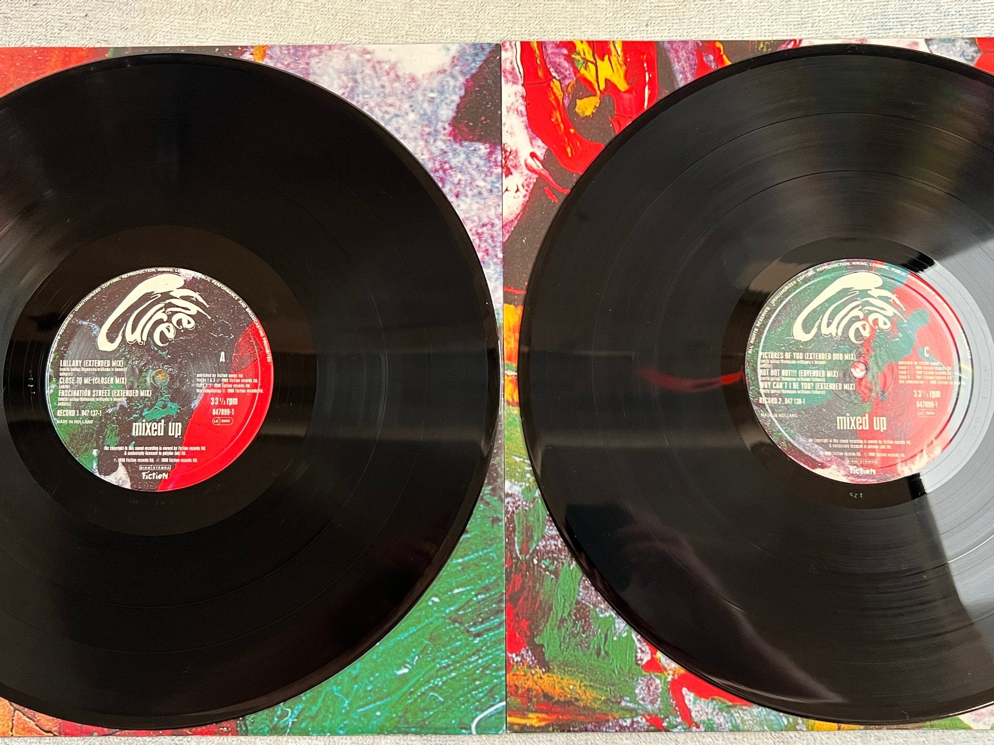 Omslagsbild för skivan THE CURE mixed up 2xLP -90 Hol FICTION 847009-1