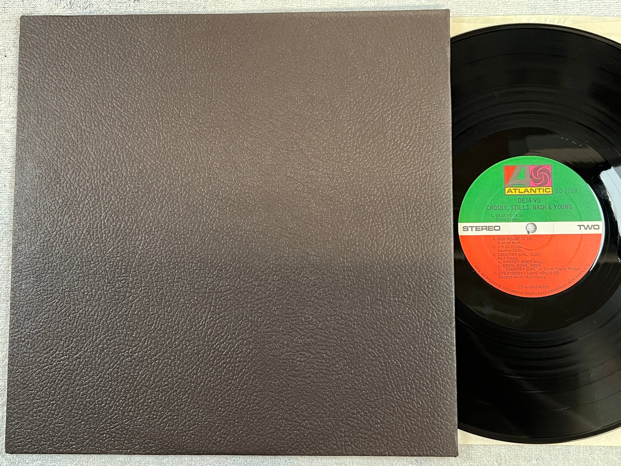 Omslagsbild för skivan CROSBY STILLS NASH & YOUNG deja vu LP US ATLANTIC SD 7200