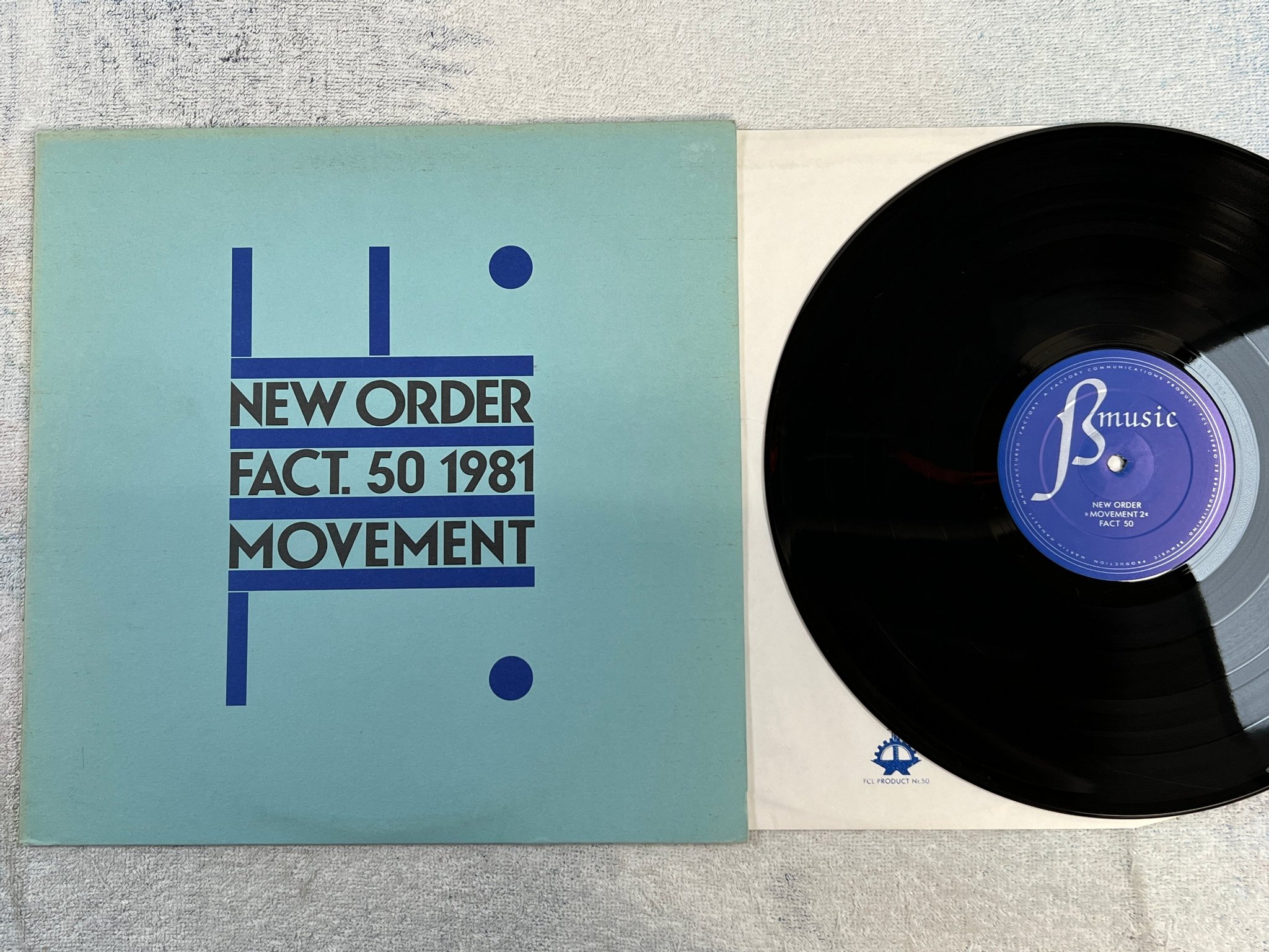 Omslagsbild för skivan NEW ORDER movement LP -81 UK FACTORY FACT 50 Original 1st press ** wow **