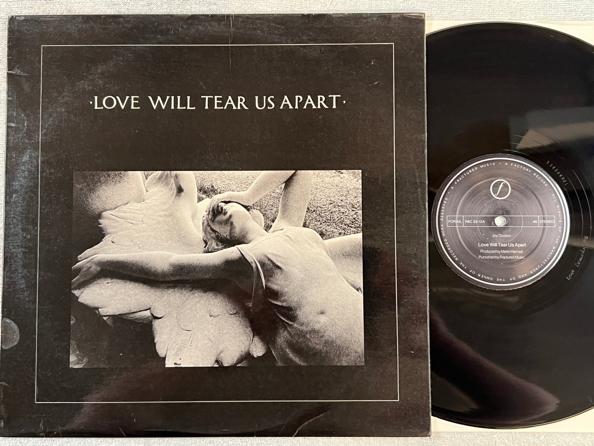 Omslagsbild för skivan JOY DIVISION love will tear us apart 12”single UK FACTORY FAC 23