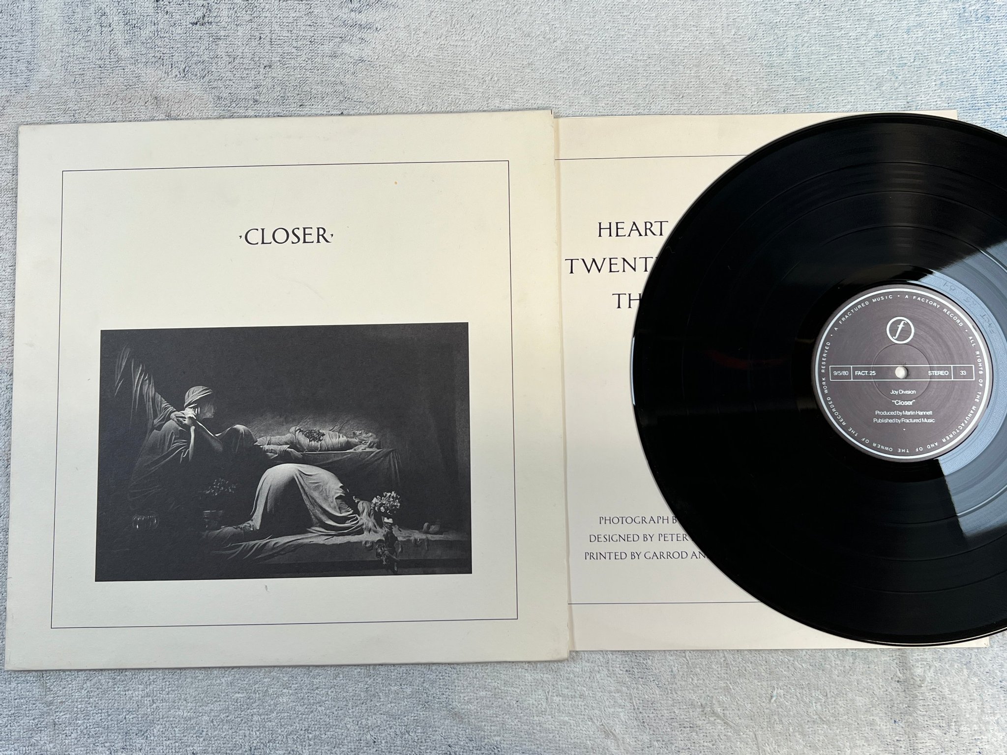 Omslagsbild för skivan JOY DIVISION closer LP -80 UK FACTORY FACT 25