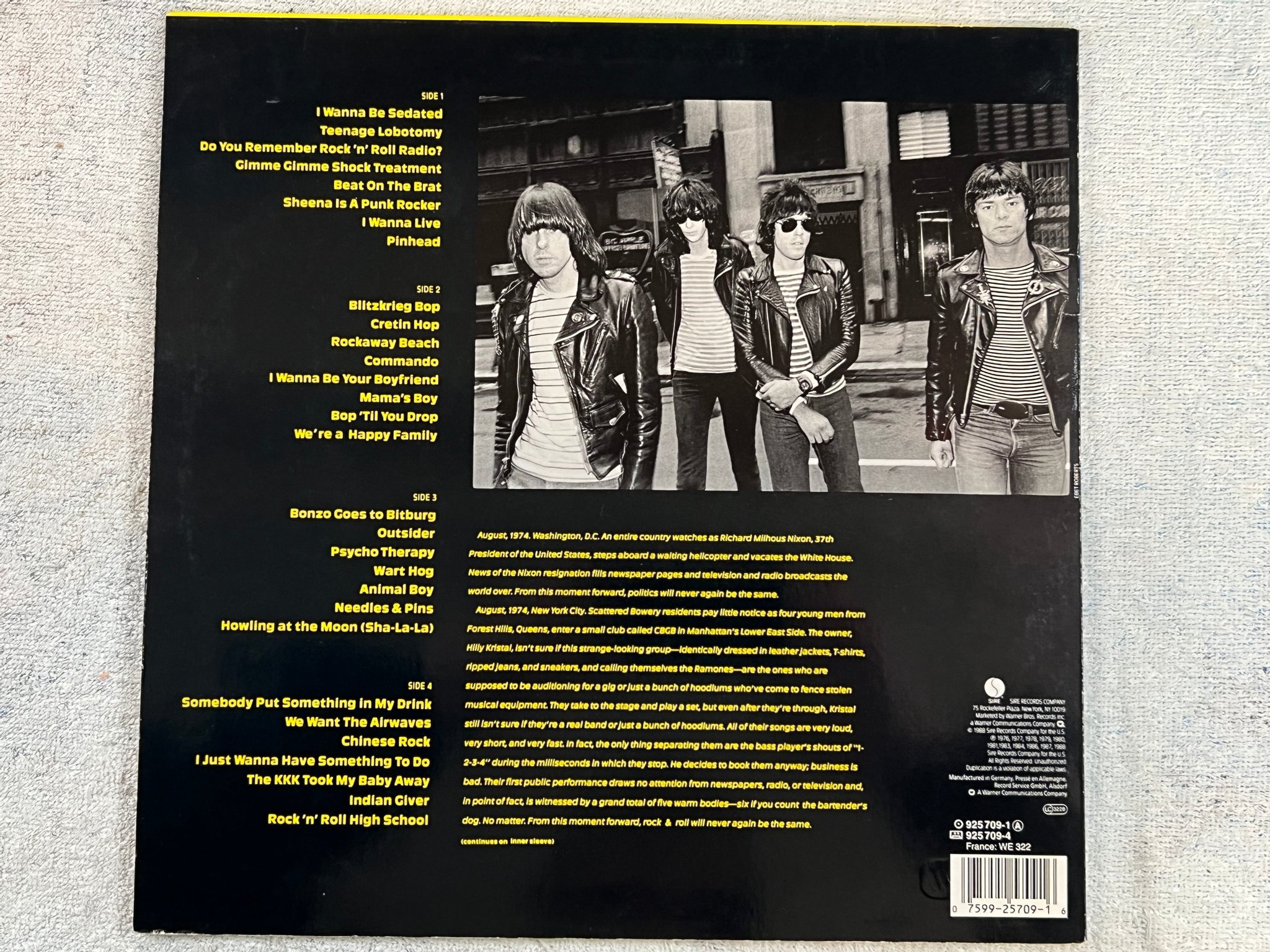 Omslagsbild för skivan RAMONES Ramones mania 2xLP Ger SIRE 925 709-1