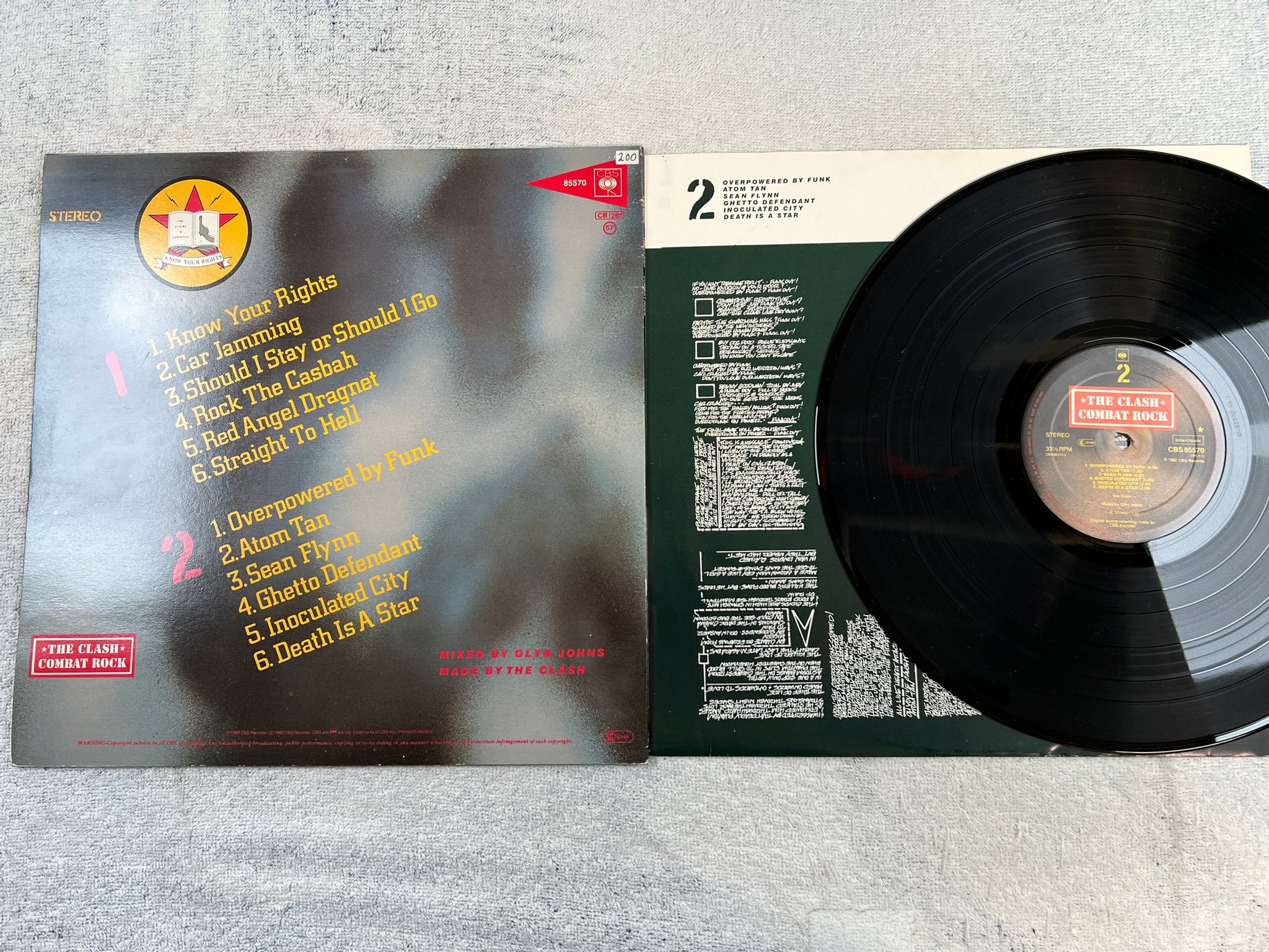 Omslagsbild för skivan THE CLASH combat rock LP -82 Hol CBS 85570