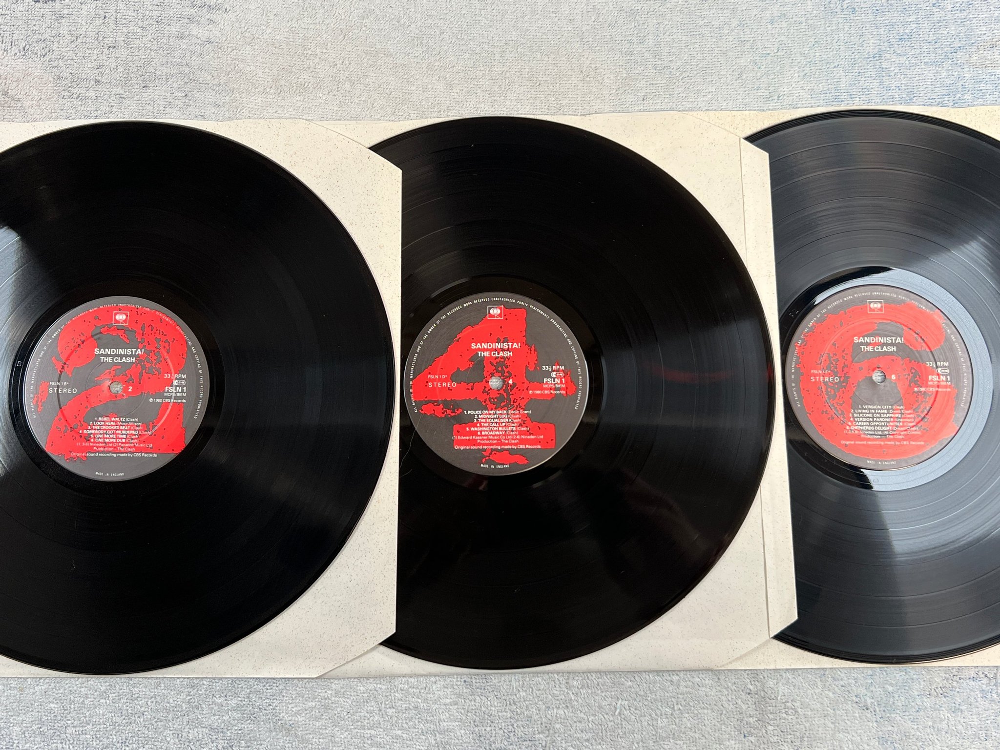 Omslagsbild för skivan THE CLASH sandinista! 3xLP -80 CBS FSLN 1 