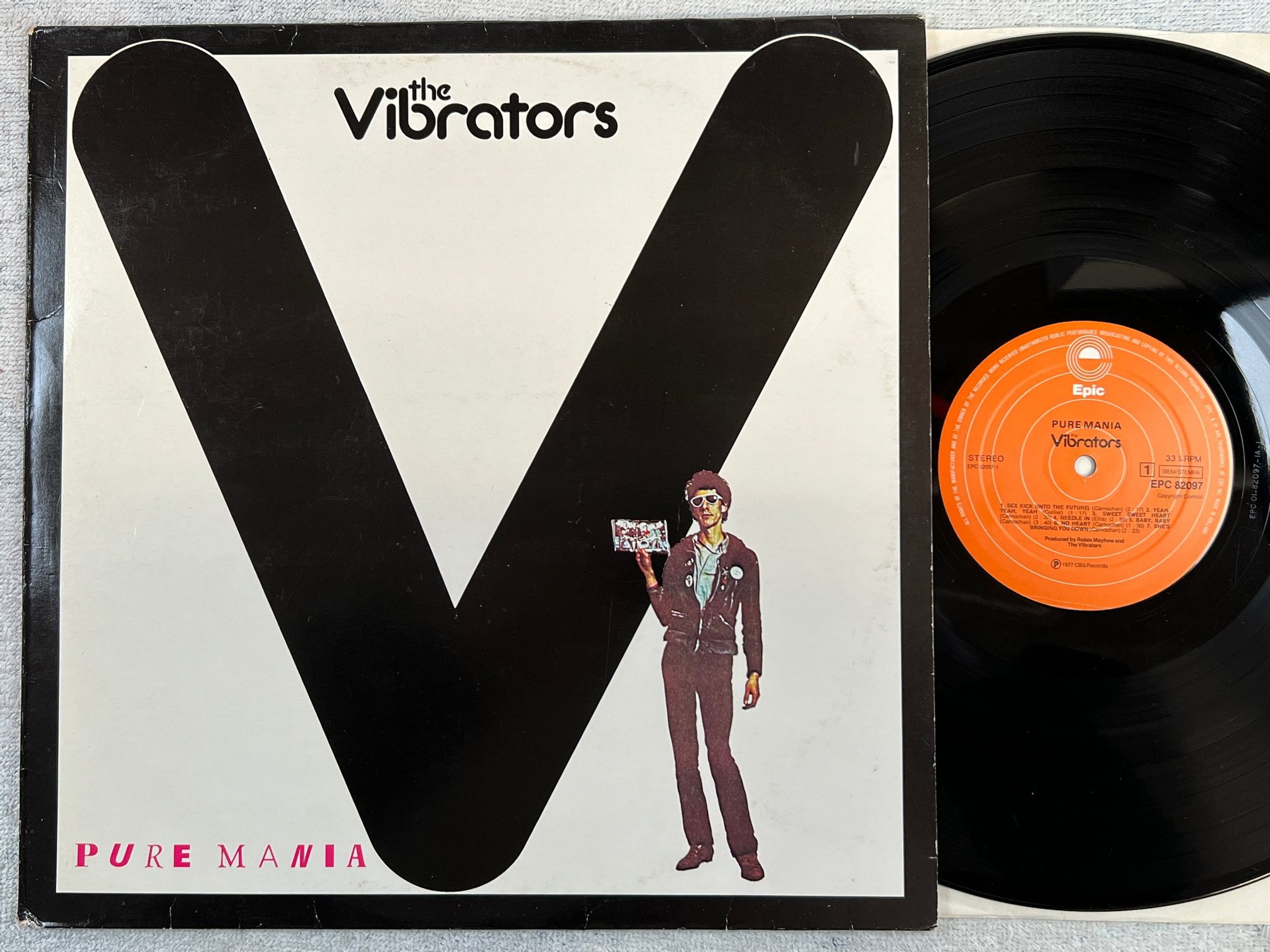 Omslagsbild för skivan VIBRATORS pure mania LP -77 Hol EPIC EPC 82097 