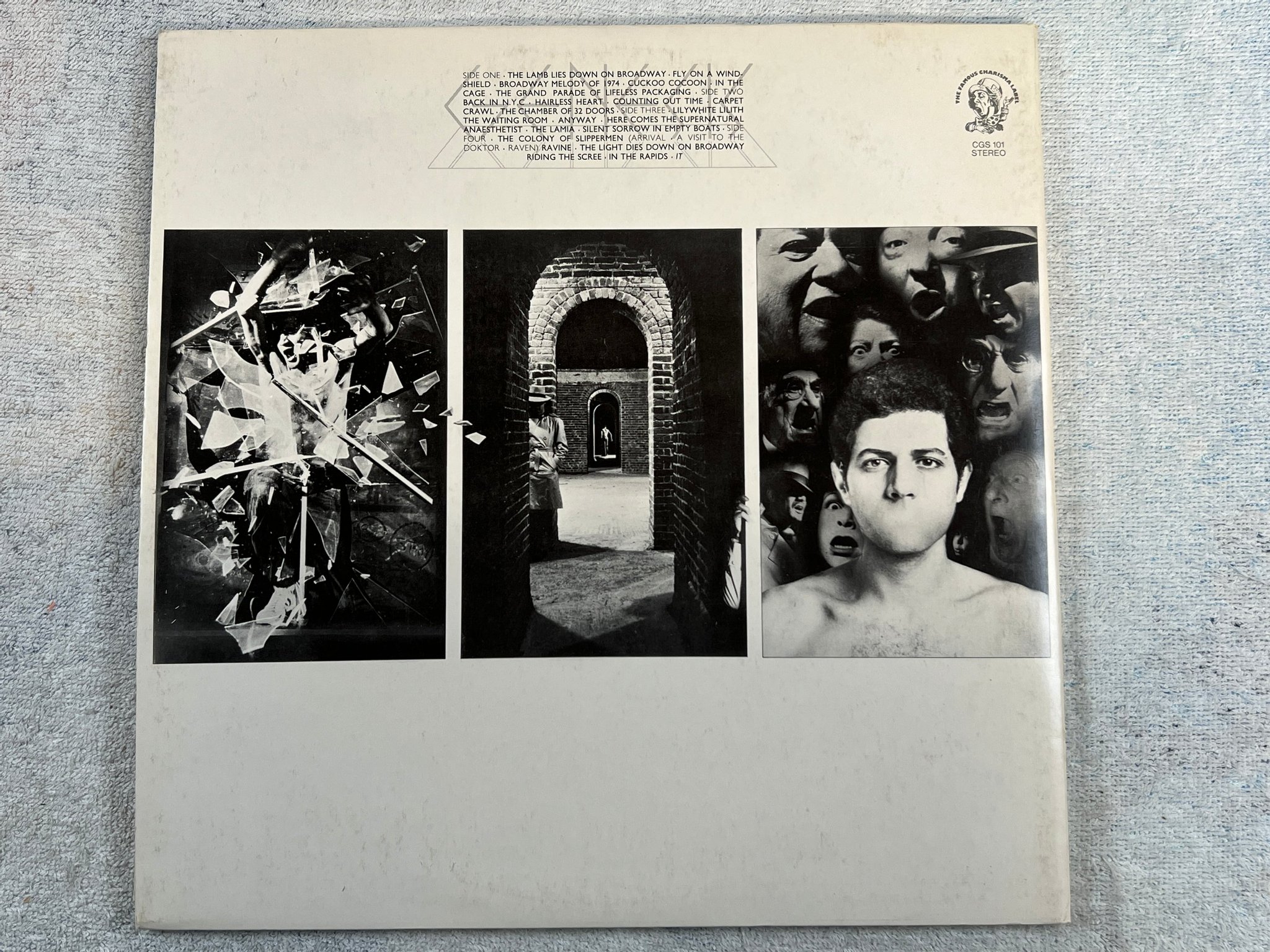 Omslagsbild för skivan GENESIS the lamb lies down on Broadway 2xLP -74 THE FAMOUS CHARISMA LABEL CGS 10
