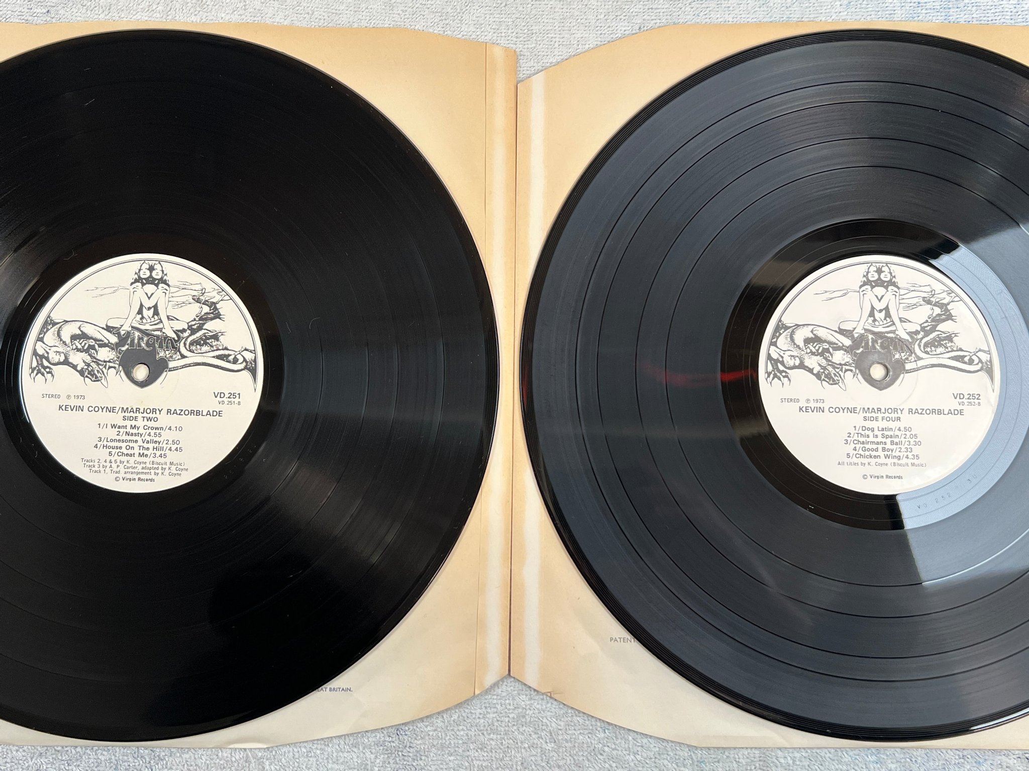 Omslagsbild för skivan KEVIN COYNE majority razorblades 2xLP -73 UK VIRGIN VD 252
