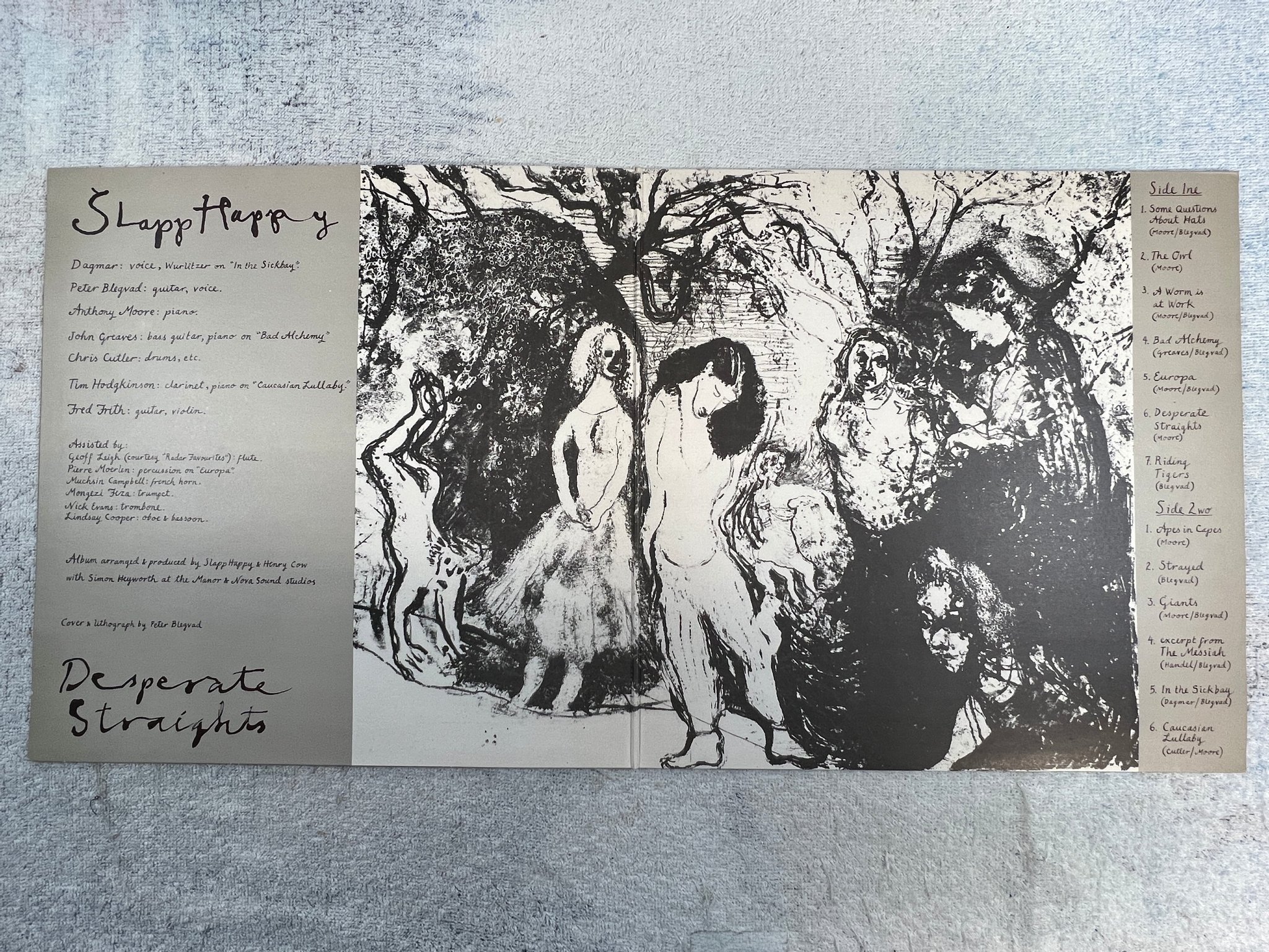 Omslagsbild för skivan HENRY COW / SLAPP HAPPY desperate straights LP -75 UK VIRGIN V2024