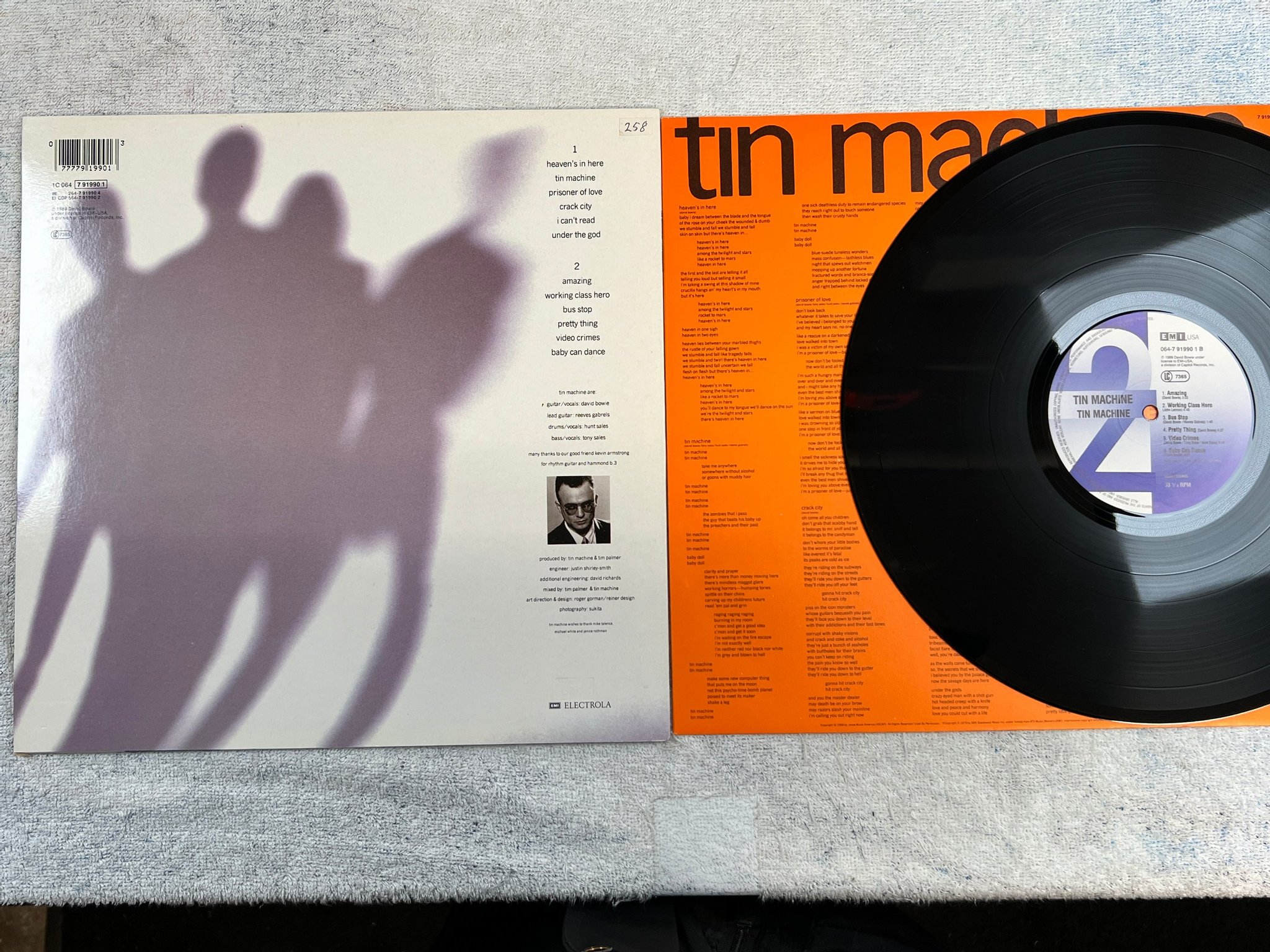 Omslagsbild för skivan TIN MACHINE s/t LP -89 EMI 064-7919901 