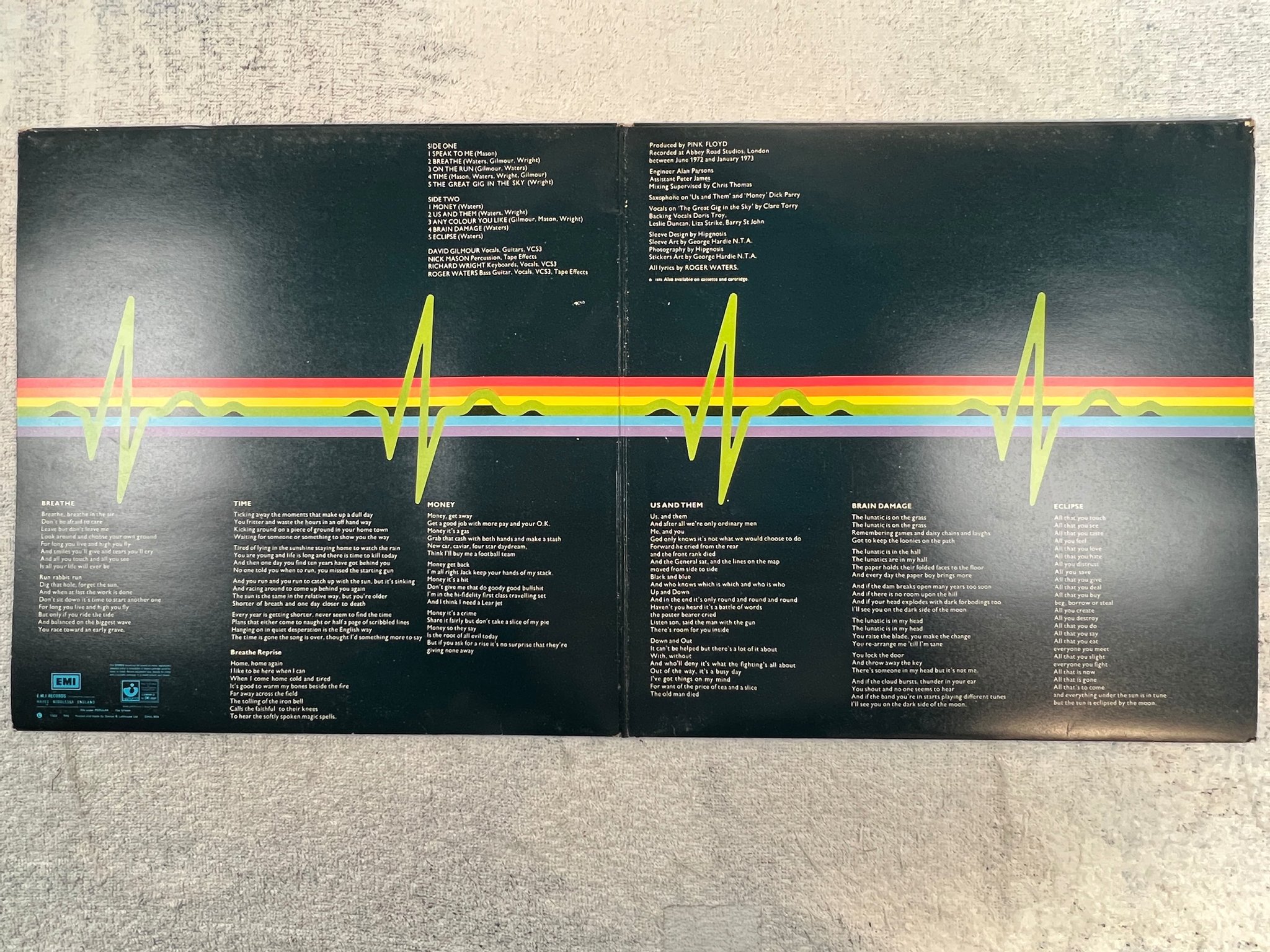Omslagsbild för skivan PINK FLOYD the dark side of the moon LP -73 UK HARVEST solid triangle SHVL 804
