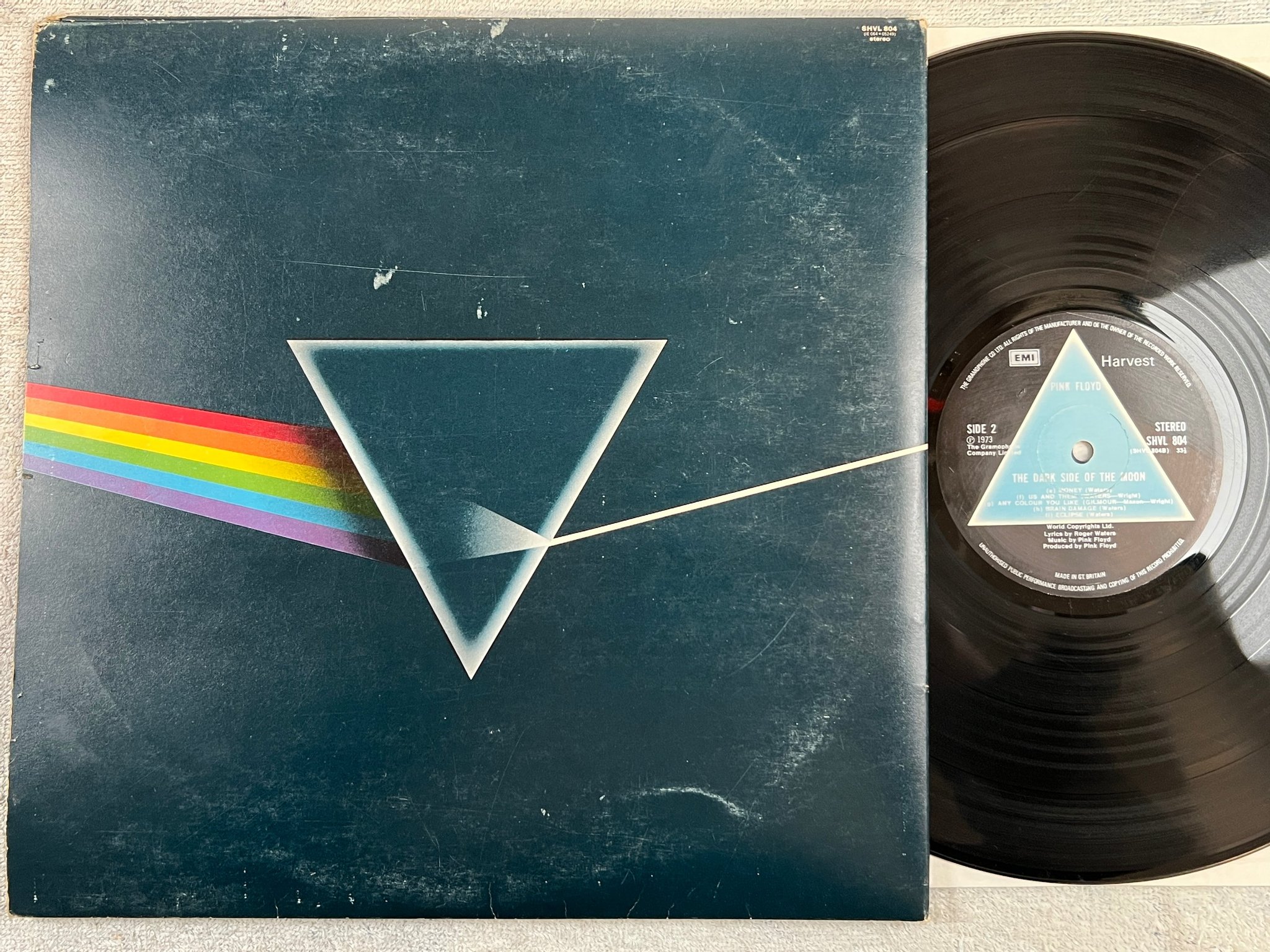 Omslagsbild för skivan PINK FLOYD the dark side of the moon LP -73 UK HARVEST solid triangle SHVL 804