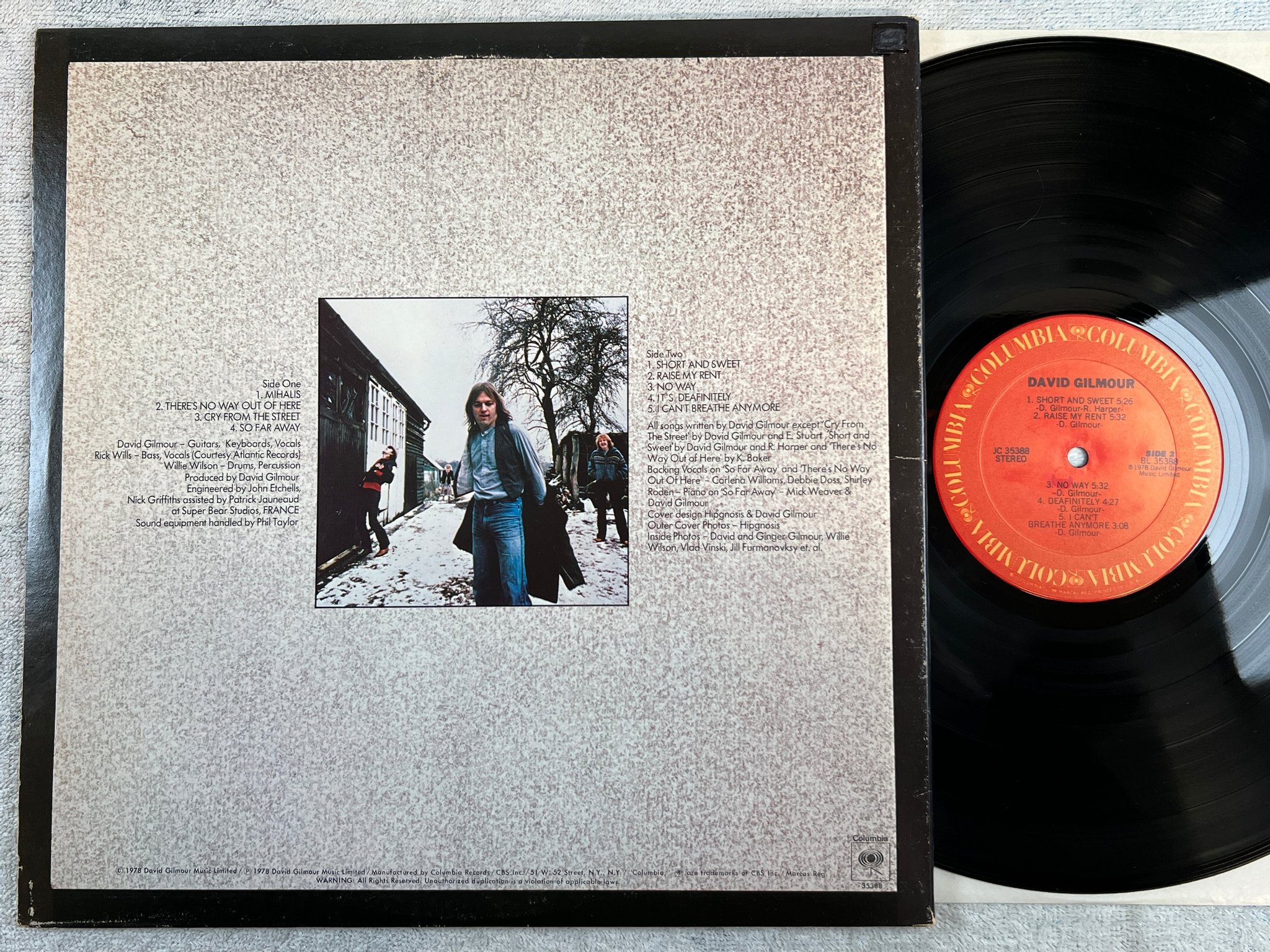 Omslagsbild för skivan DAVID GILMOUR s/t LP -78 US COLUMBIA JC 35388 ”great album”