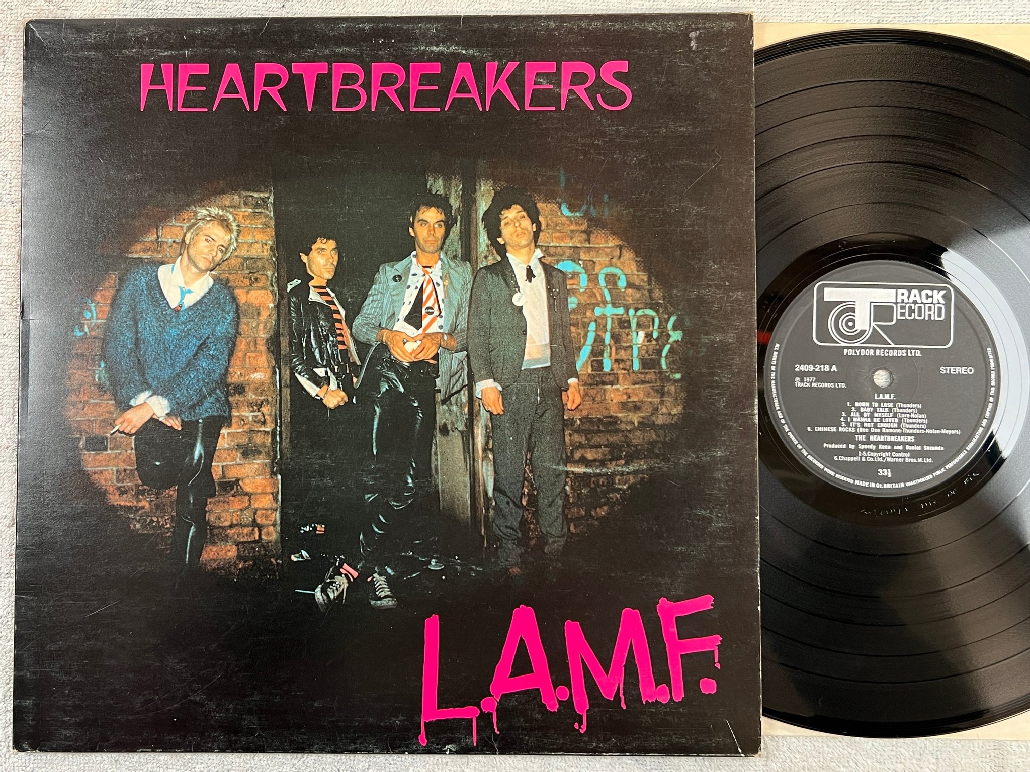Omslagsbild för skivan THE HEARTBREAKERS l.a.m.f. LP -77 UK TRACK 2409-218