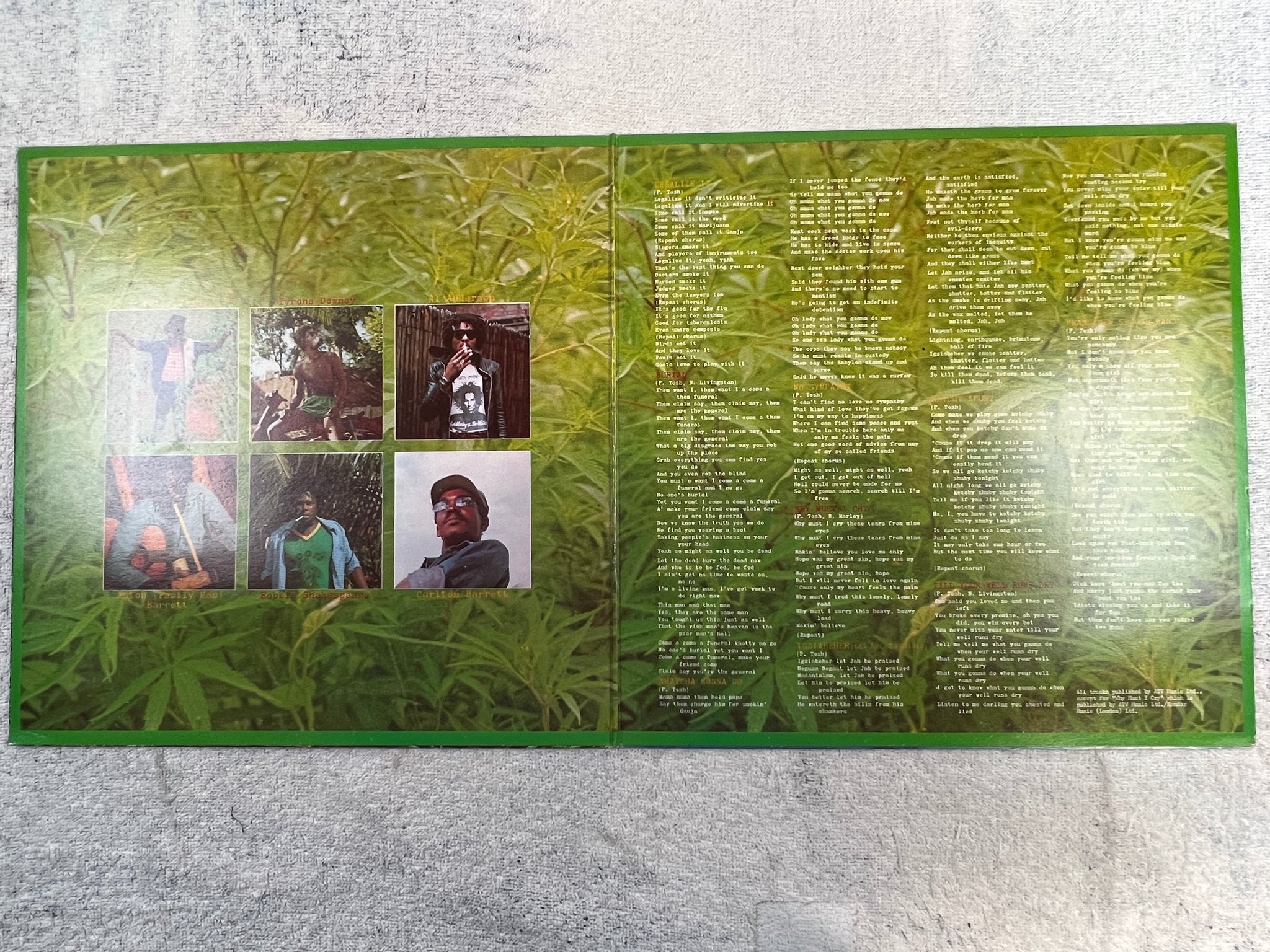 Omslagsbild för skivan PETER TOSH legalize it LP -76 UK VIRGIN V 2061 