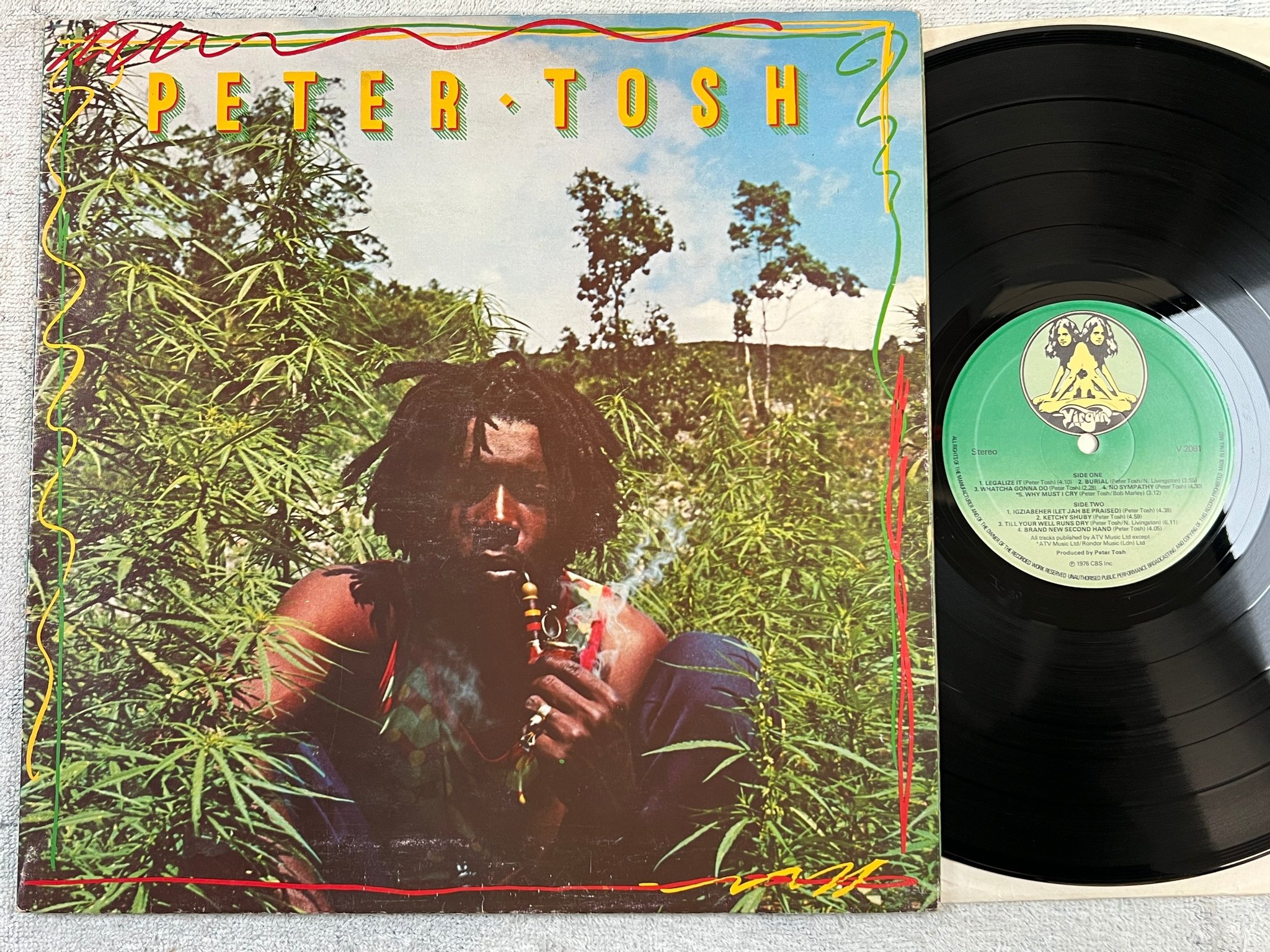 Omslagsbild för skivan PETER TOSH legalize it LP -76 UK VIRGIN V 2061 