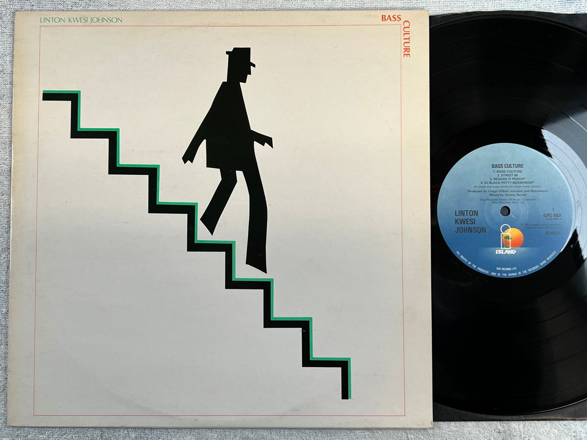 Omslagsbild för skivan LINTON KWESI JOHNSON bass culture LP -80 UK ISLAND ILPS 9505