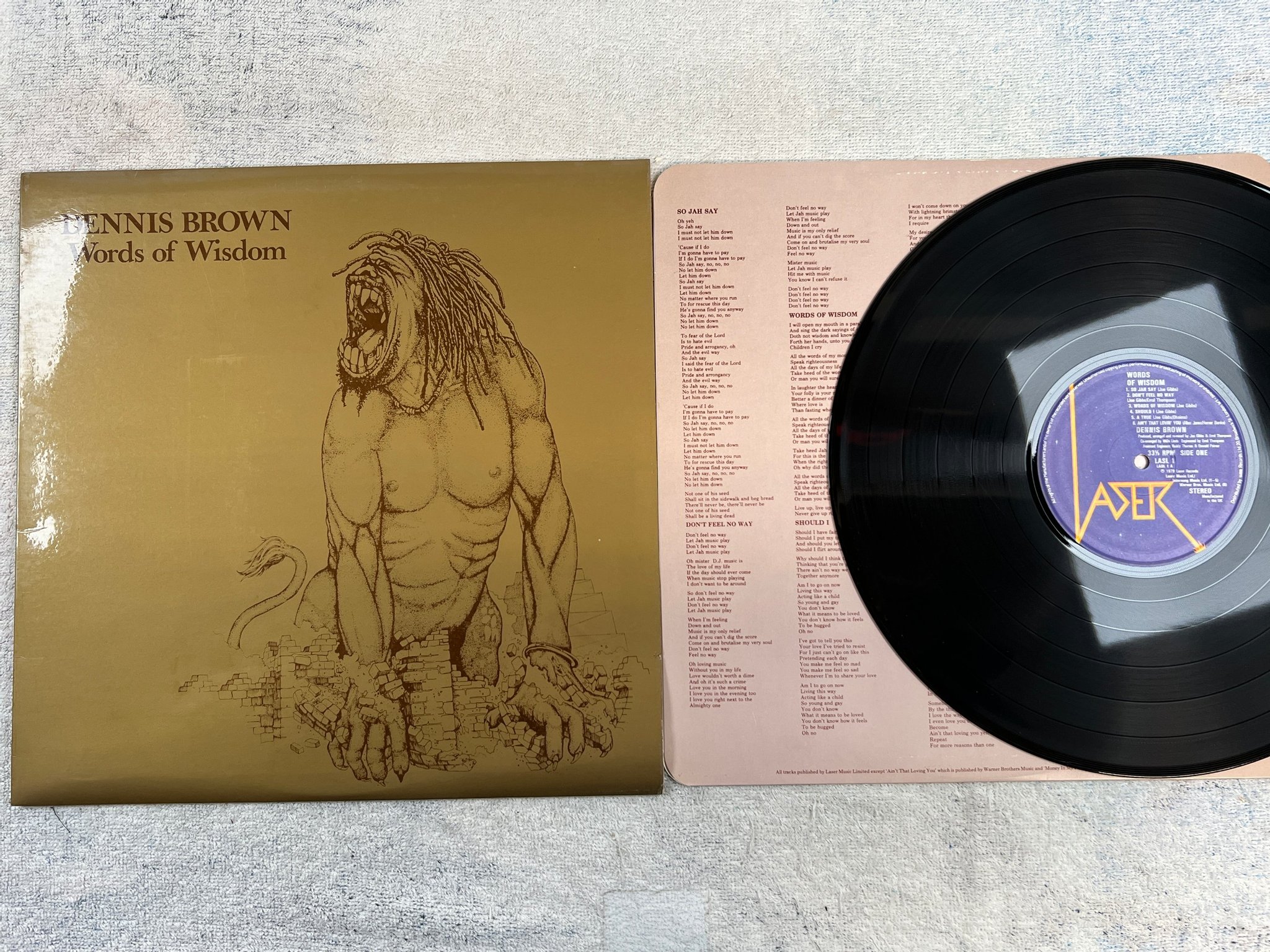 Omslagsbild för skivan DENNIS BROWN words of wisdom LP -79 UK LASER LASL 1 ”black liberation”
