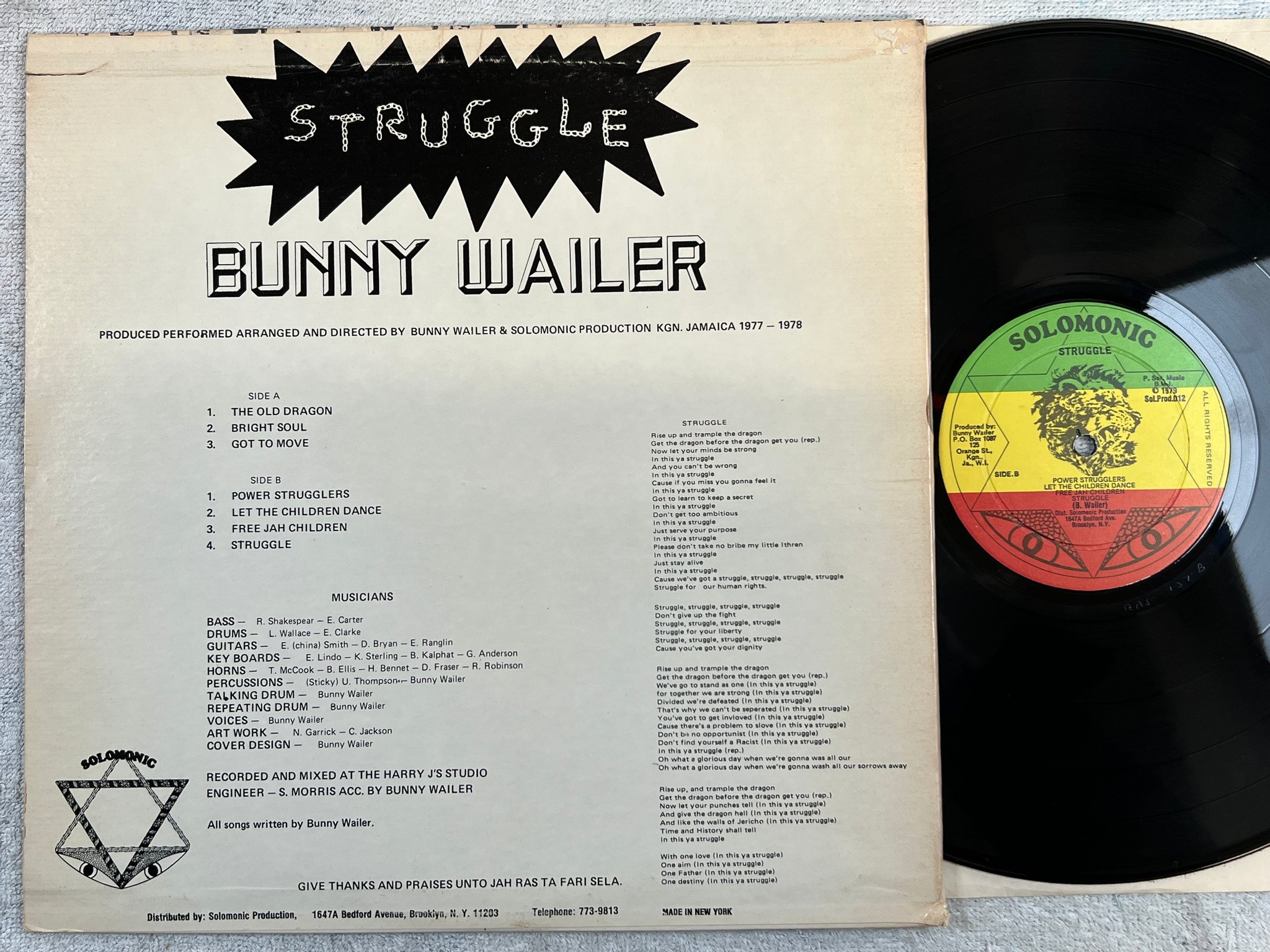 Omslagsbild för skivan BUNNY WAILER struggle LP -79 US SOLOMONIC Sol.Prod.012