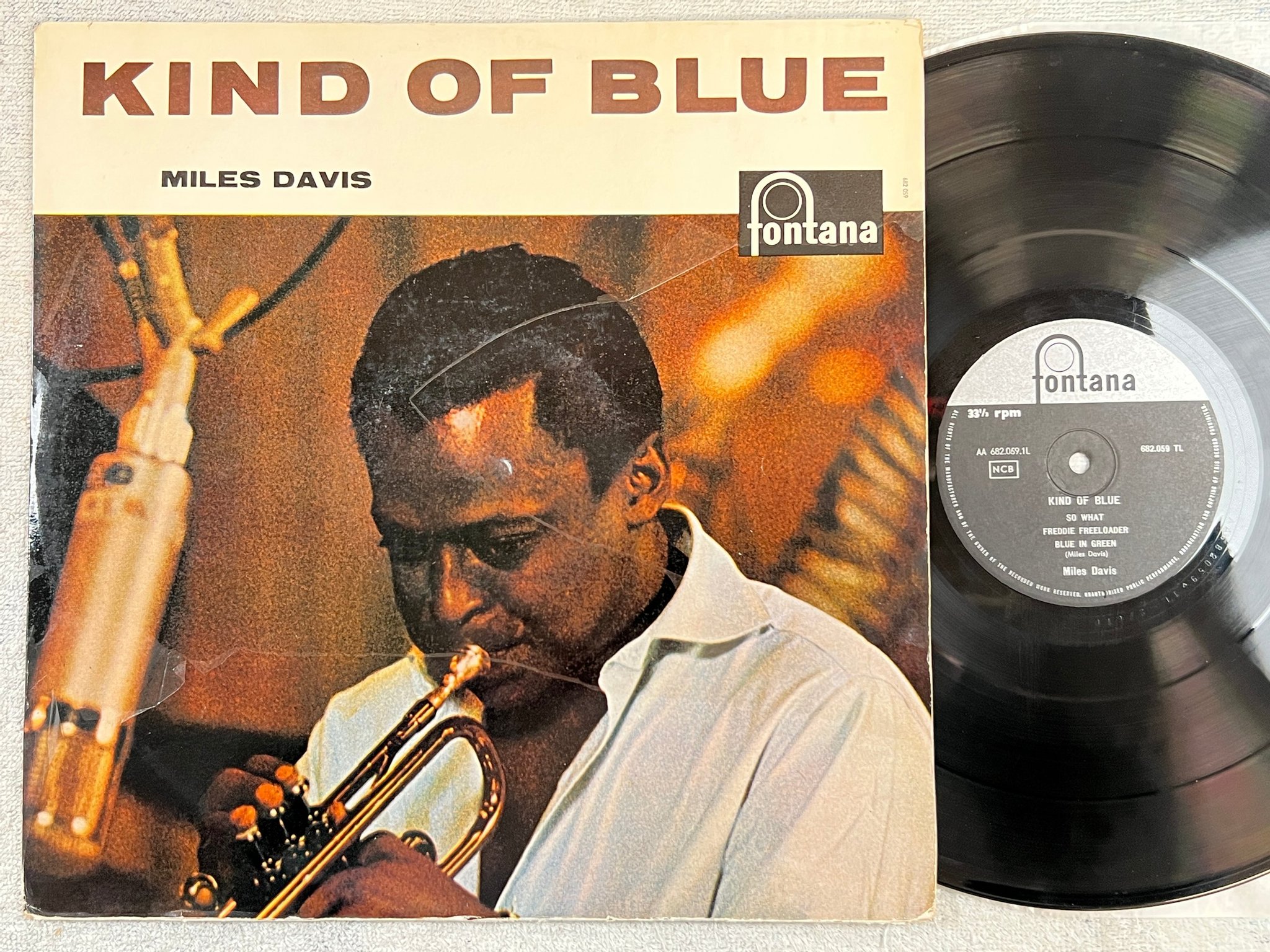 Omslagsbild för skivan MILES DAVIS kind of blue LP Hol FONTANA 682 059 TL