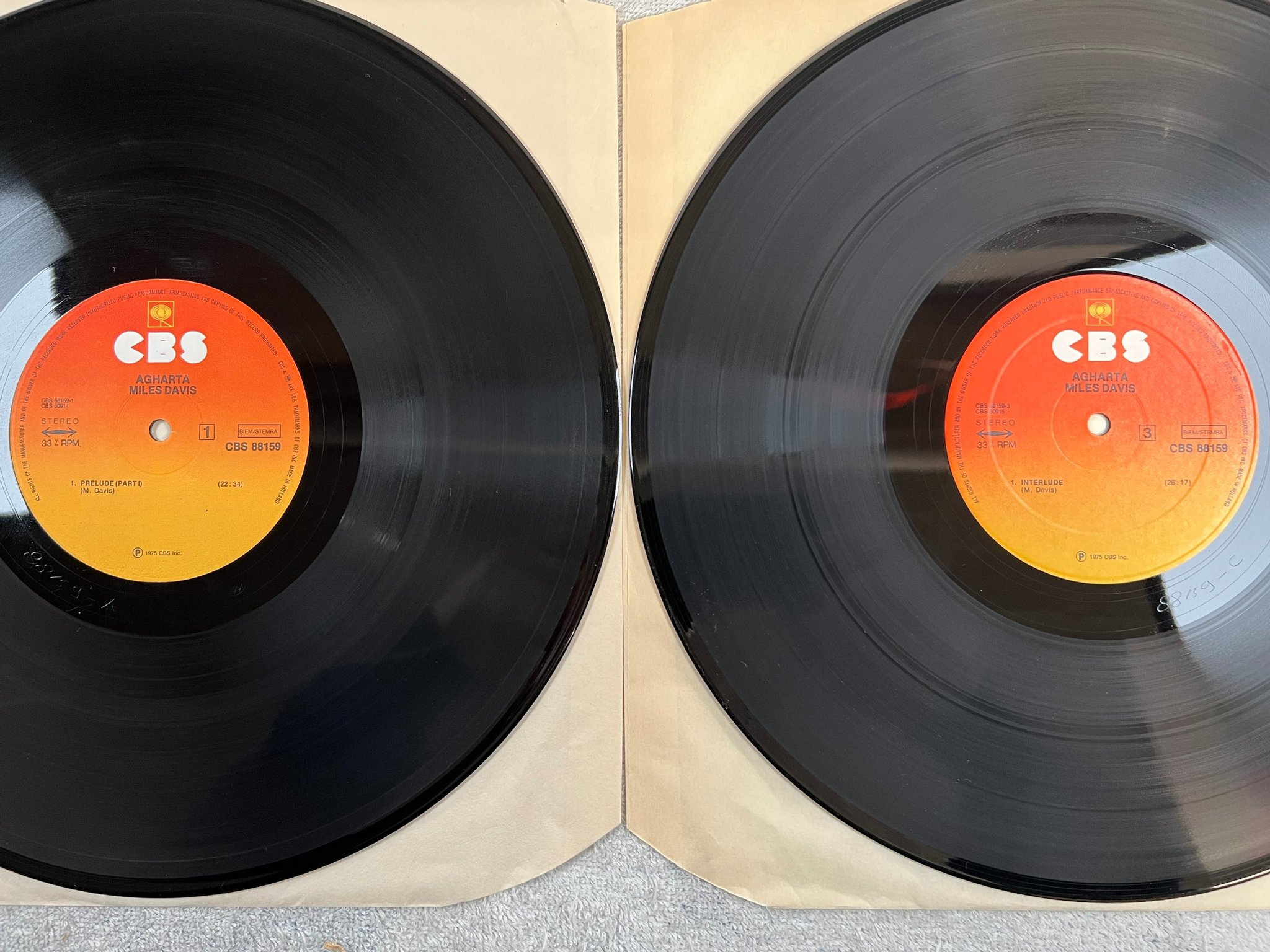 Omslagsbild för skivan MILES DAVIS agharta 2xLP -75 Hol CBS 88159