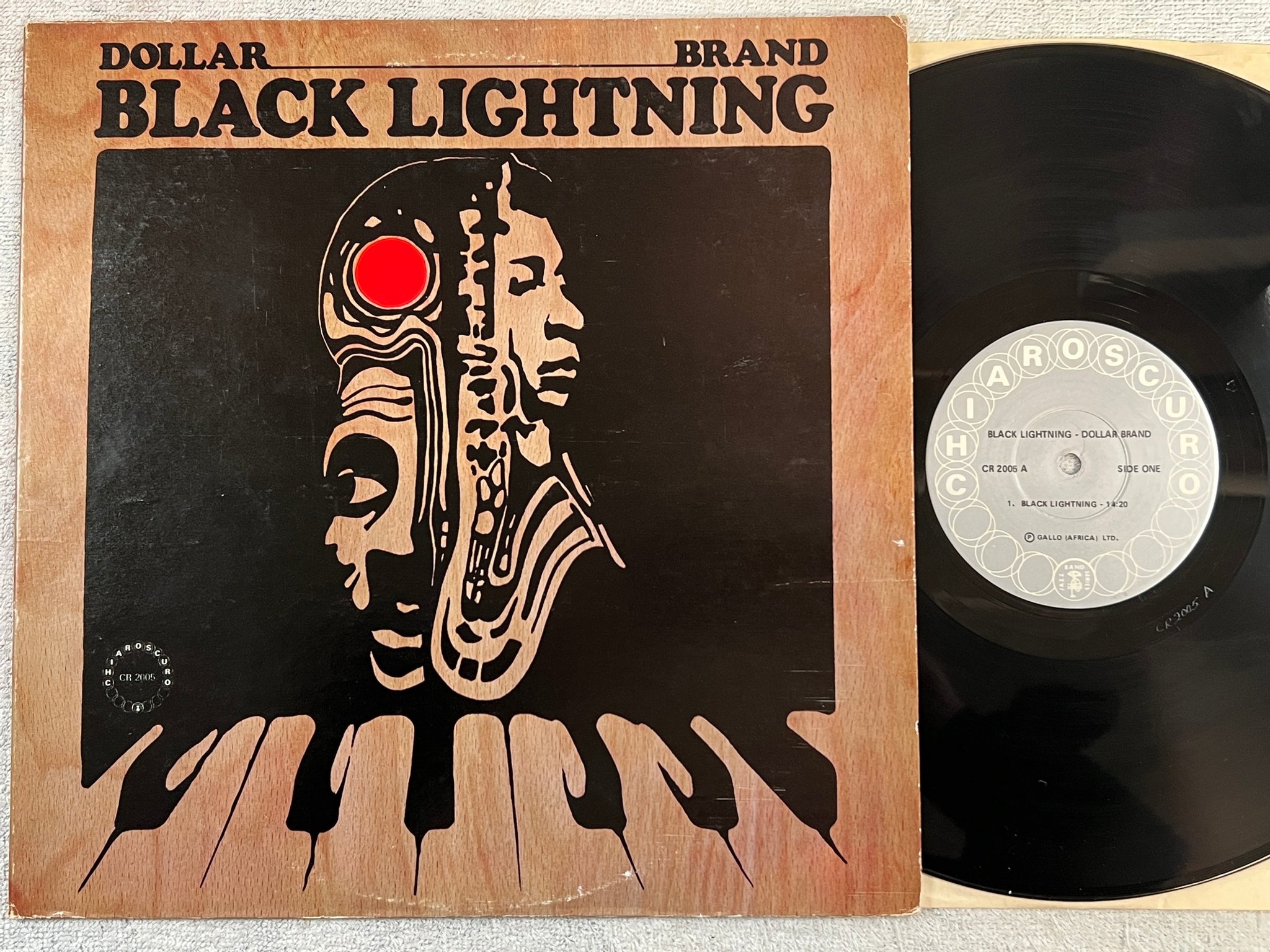 Omslagsbild för skivan DOLLAR BRAND black lightning LP -76 US CHIAROSCURO CR 2005