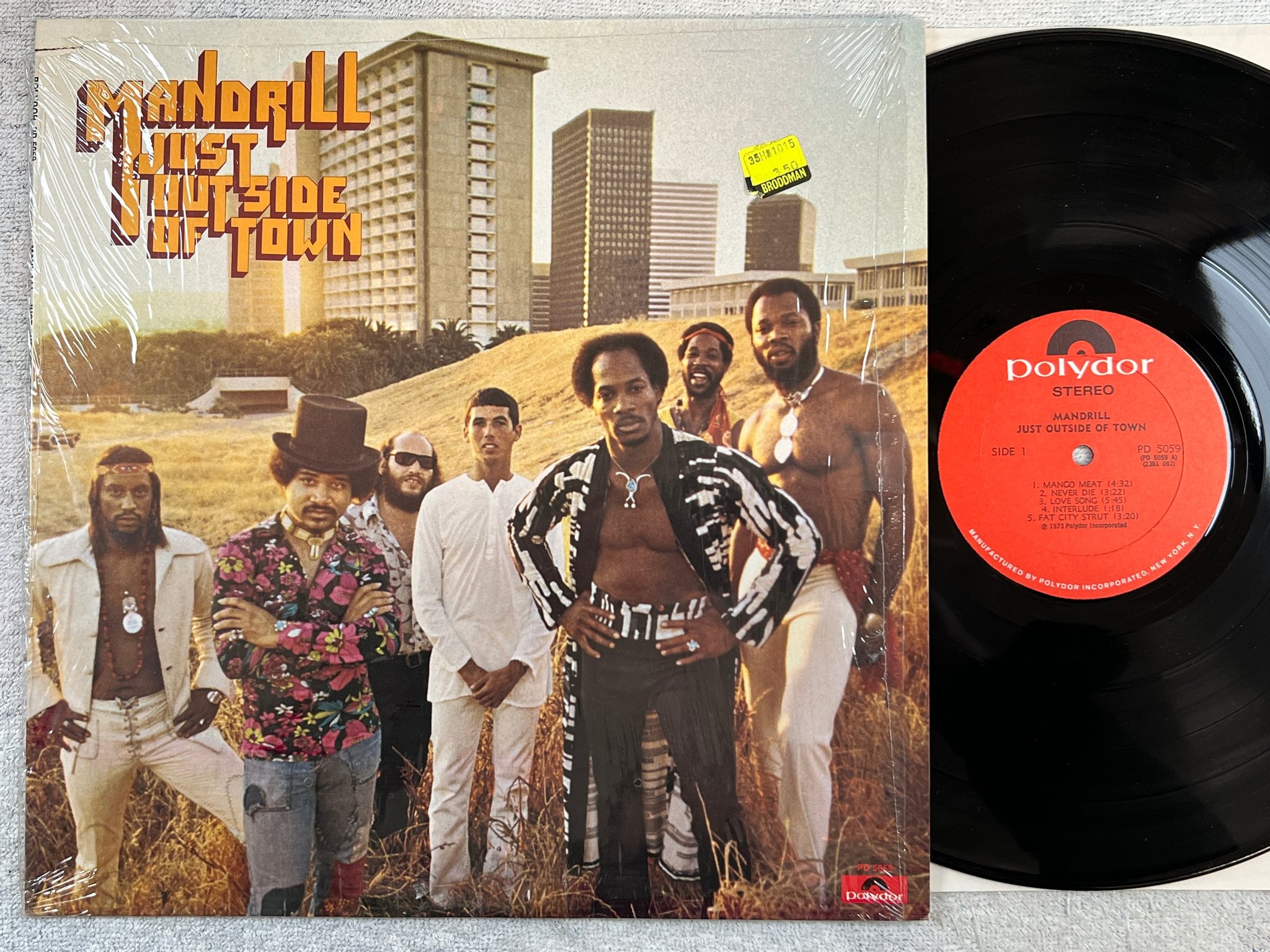 Omslagsbild för skivan MANDRILL just outside of town LP -73 US POLYDOR PD 5059 ”mango meat”
