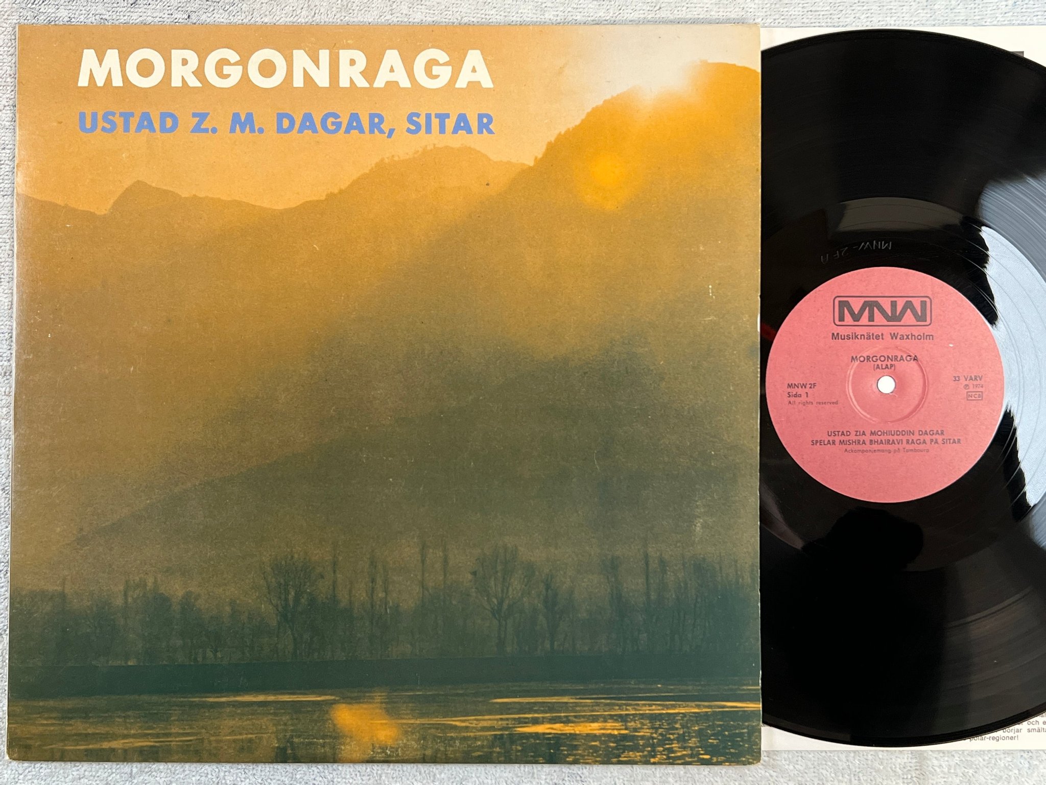 Omslagsbild för skivan USTAD Z.M. DAGAR morgonraga LP -74 Swe MNW 2F 