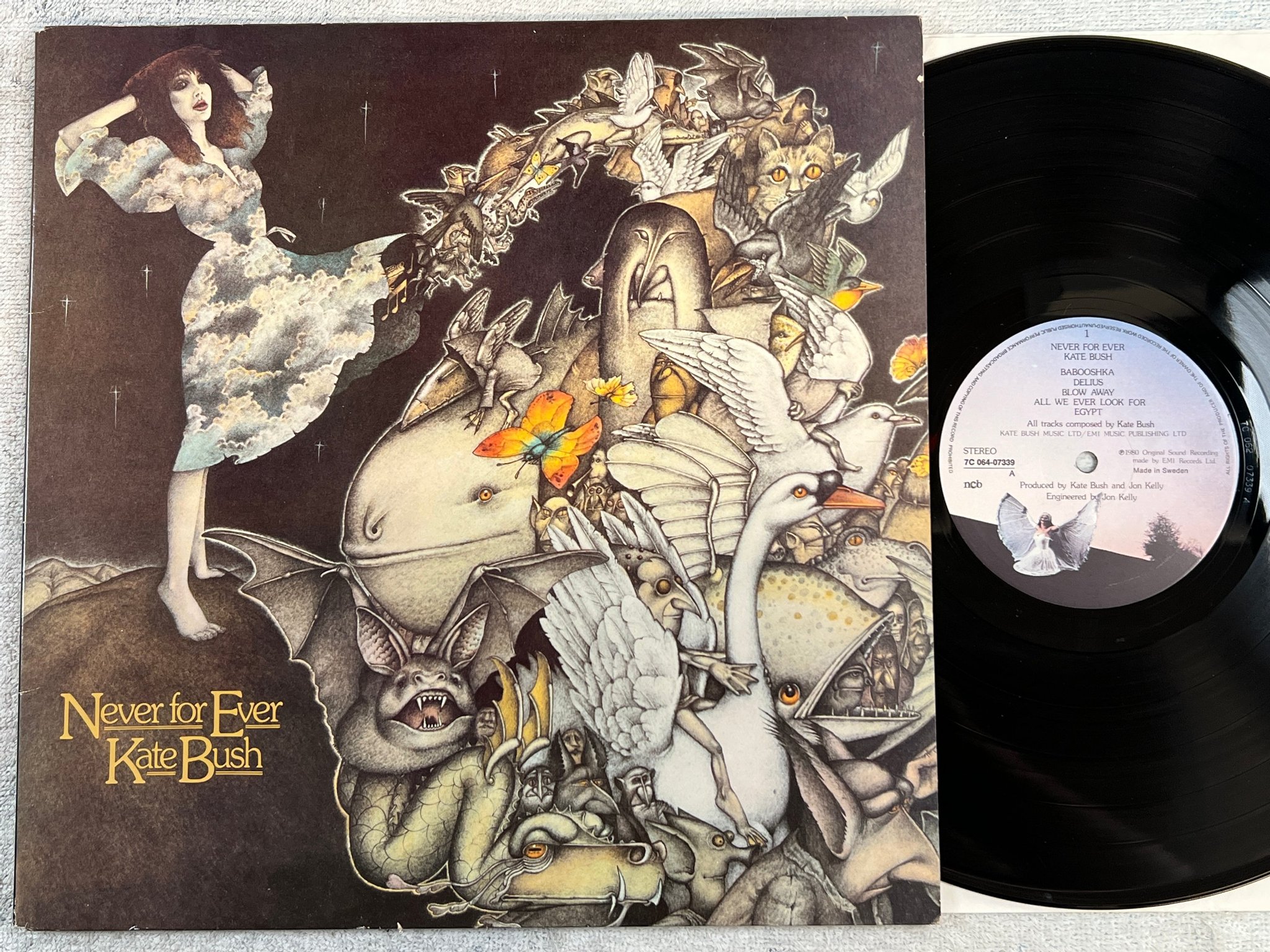 Omslagsbild för skivan KATE BUSH never for ever LP -80 EMI 7C 064-7339 "army dreamers"