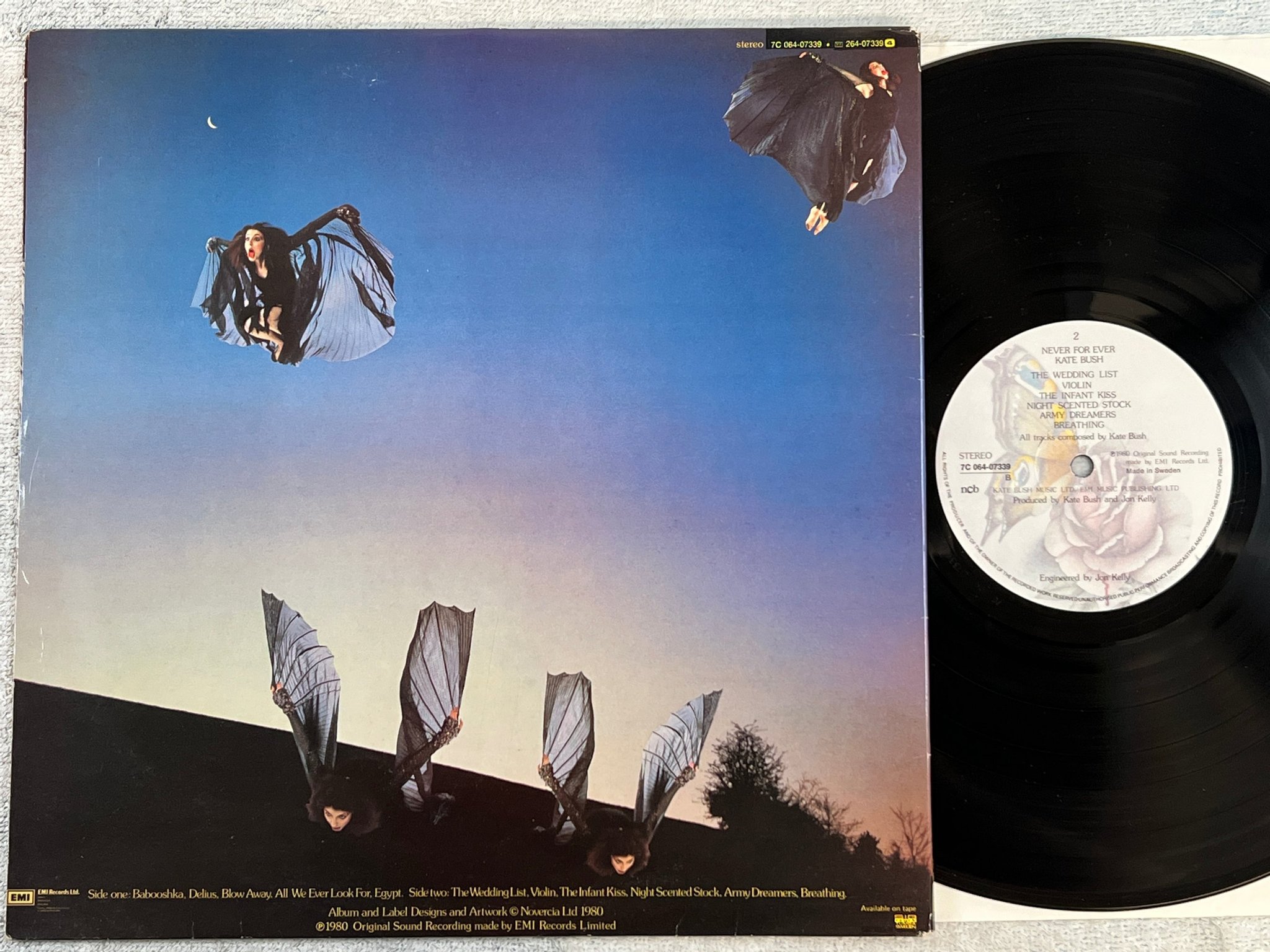 Omslagsbild för skivan KATE BUSH never for ever LP -80 EMI 7C 064-7339 "army dreamers"