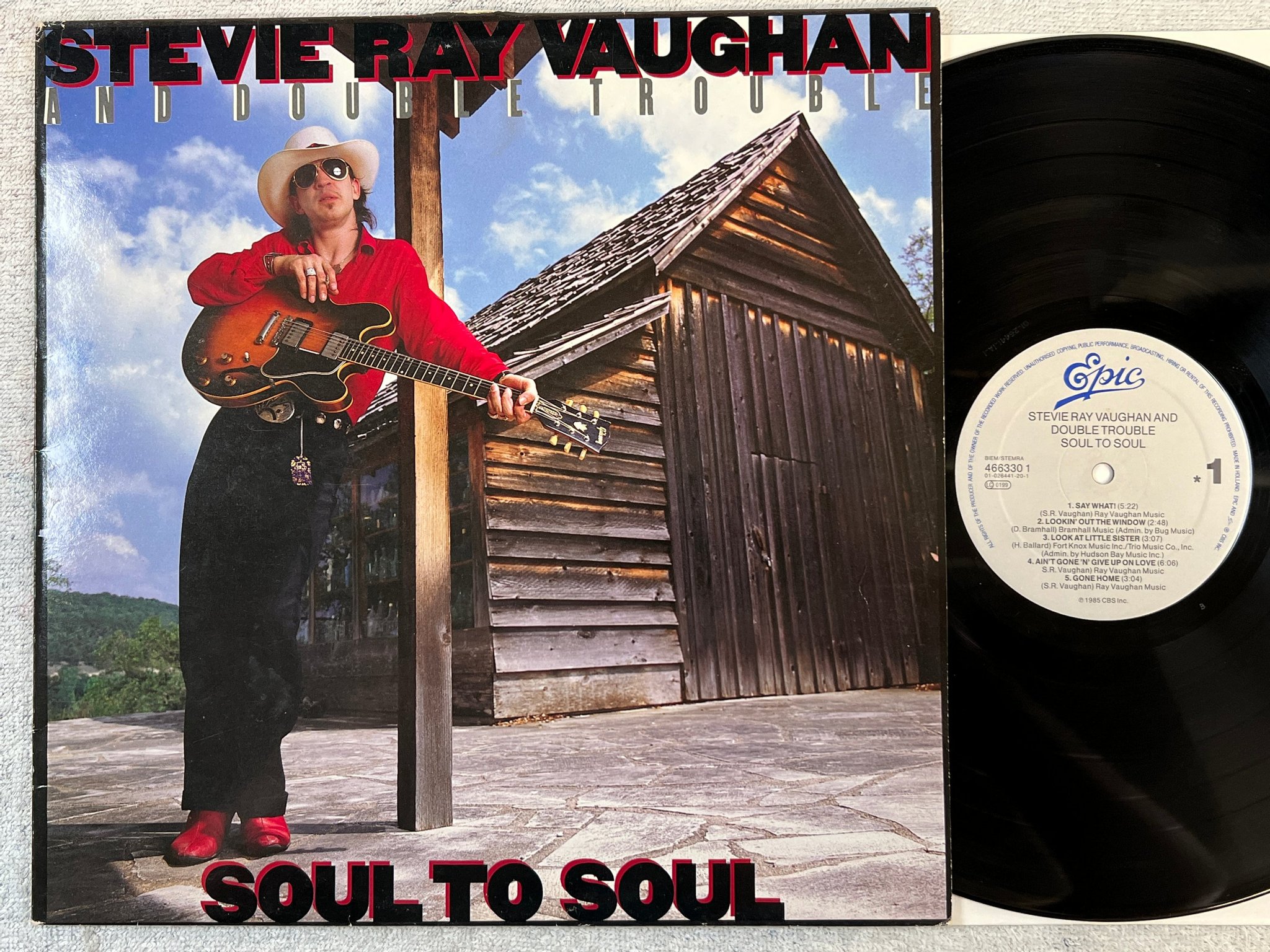 Omslagsbild för skivan STEVIE RAY VAUGHAN soul to soul LP -85 Hol EPIC 4663301