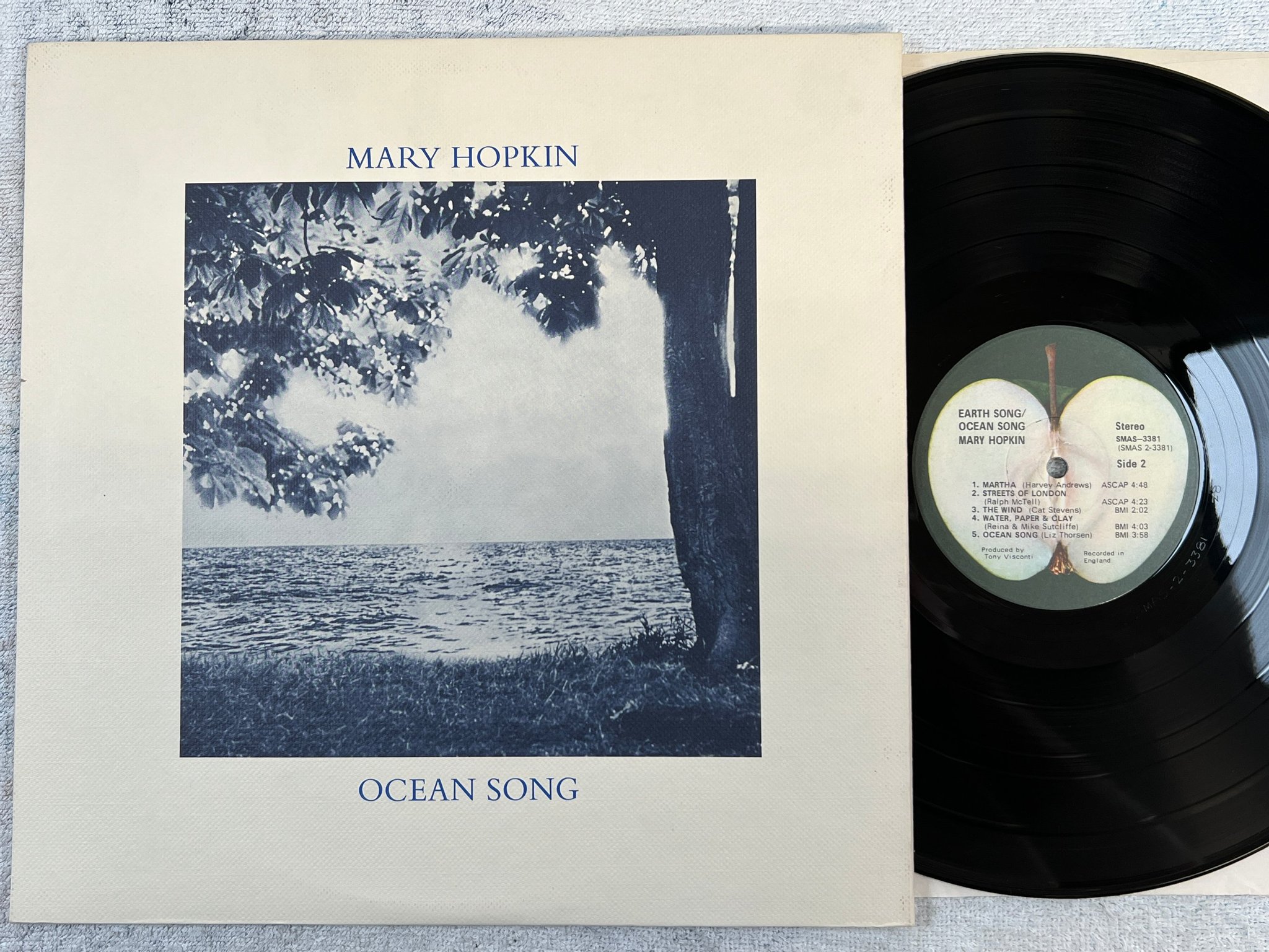 Omslagsbild för skivan MARY HOPKINS earth song / ocean song LP US APPLE SMAS-3381