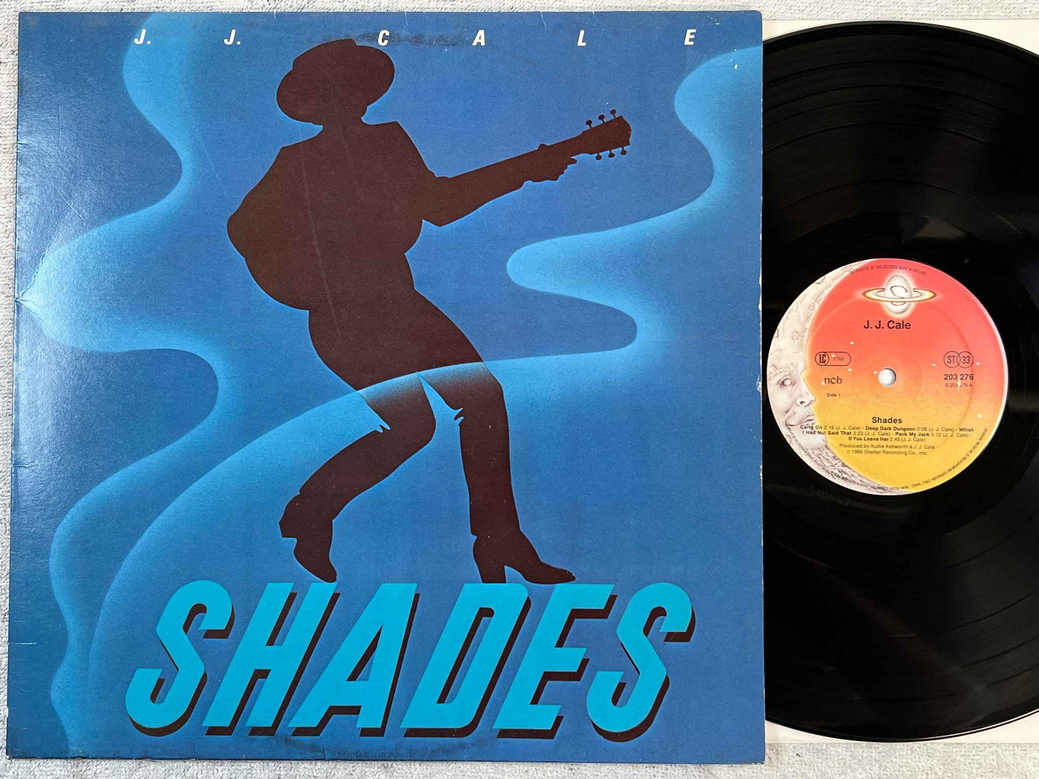 Omslagsbild för skivan JJ CALE shades LP -80 Hol SHELTER 203276