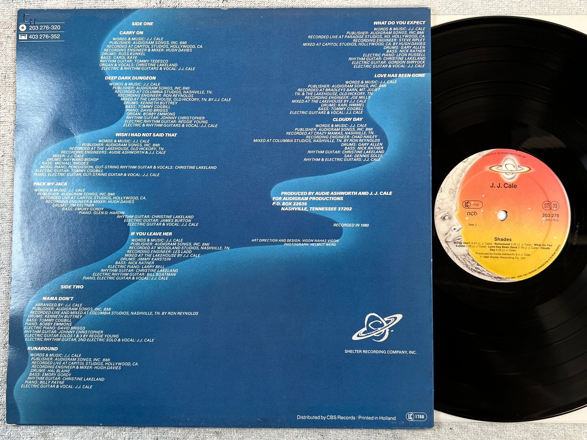 Omslagsbild för skivan JJ CALE shades LP -80 Hol SHELTER 203276