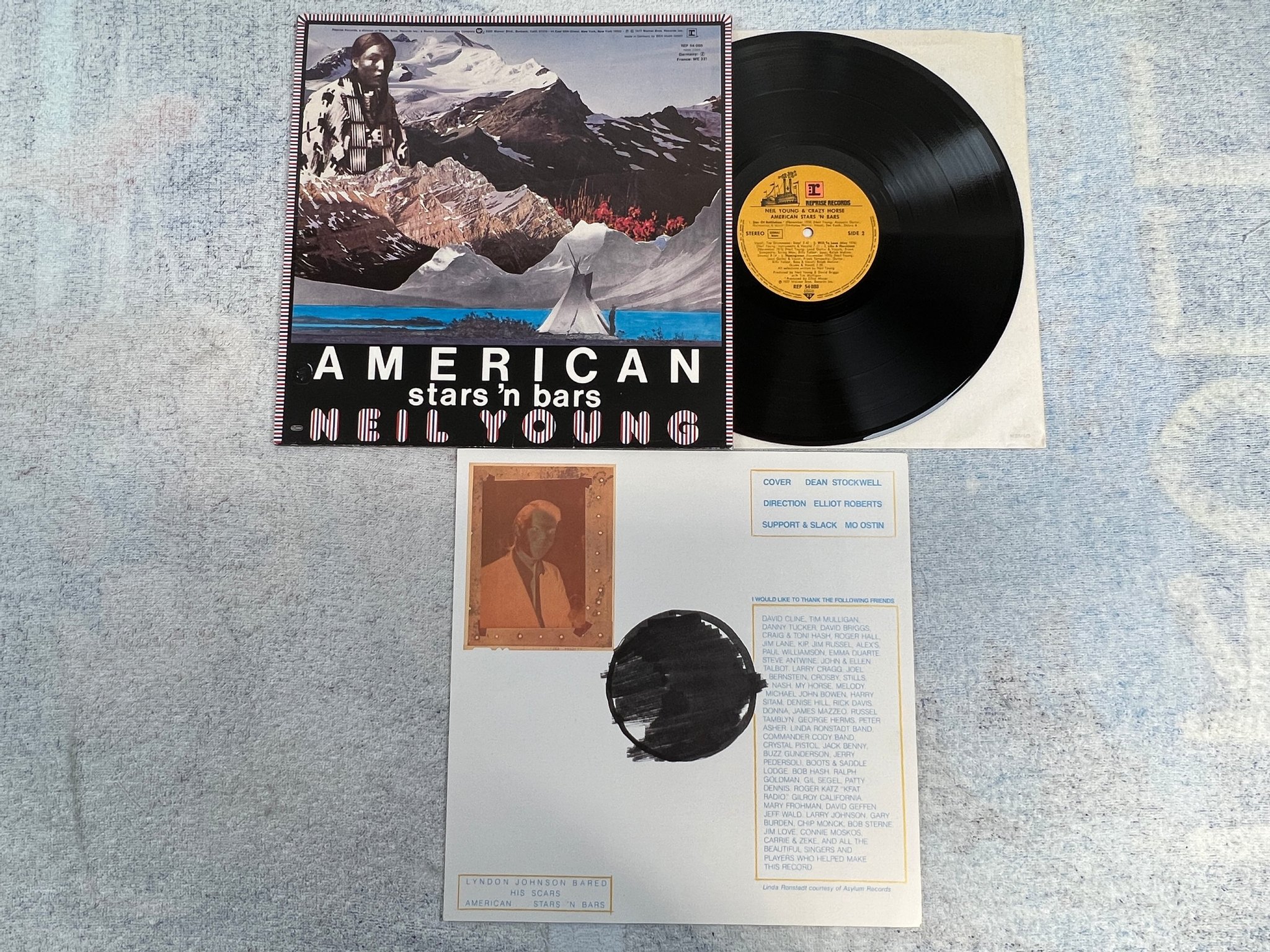 Omslagsbild för skivan NEIL YOUNG & CRAZY HORSE American stars 'n bars LP -77 Ger REPRISE REP 54088